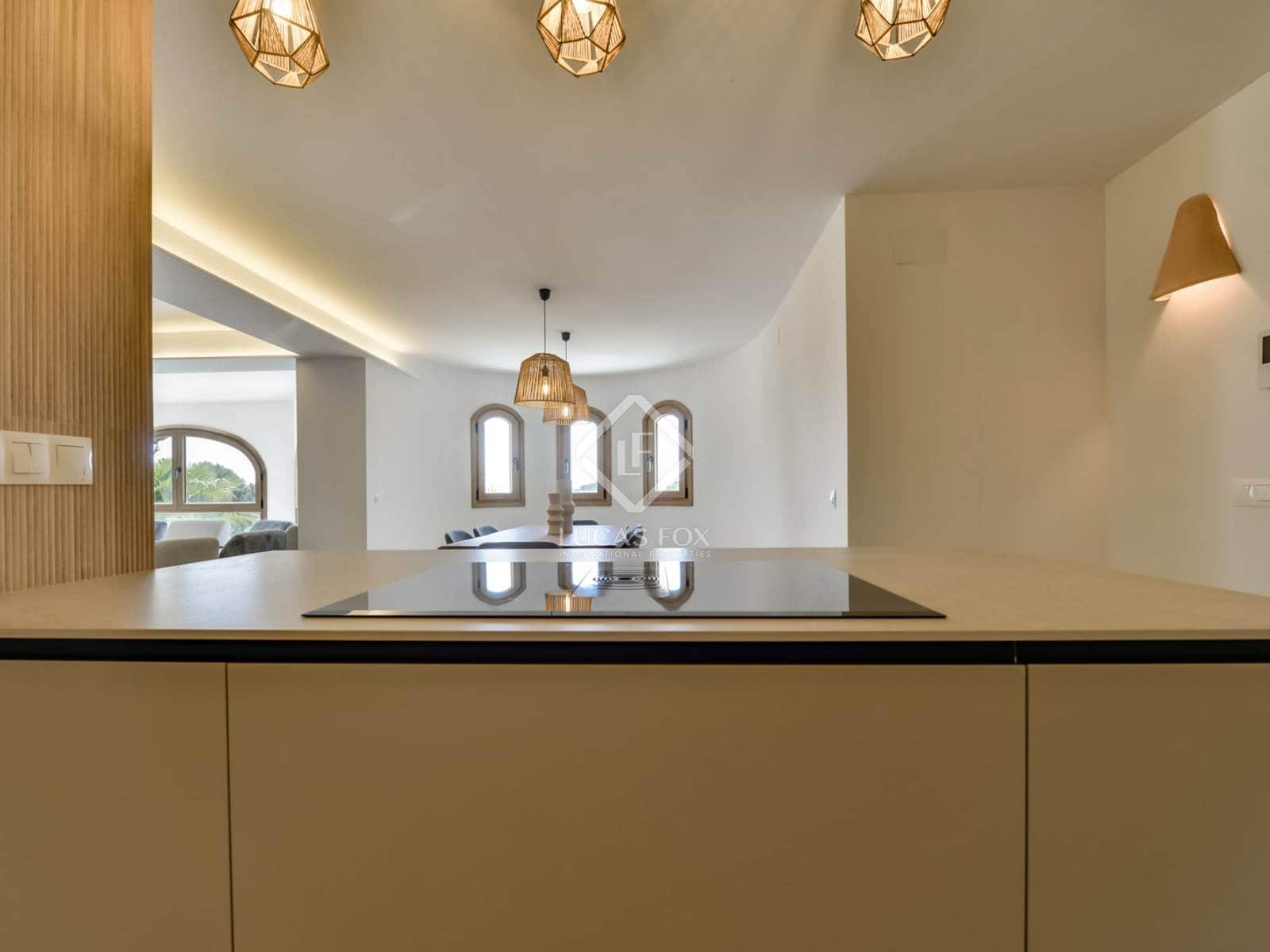 5 bedroom Villa for sale in Altea with pool garage - € 1,495,000 (Ref: 8914574)