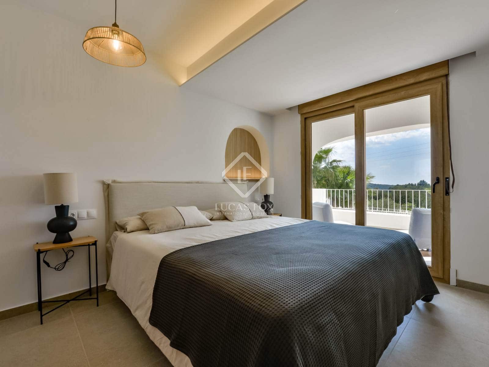 5 bedroom Villa for sale in Altea with pool garage - € 1,495,000 (Ref: 8914574)