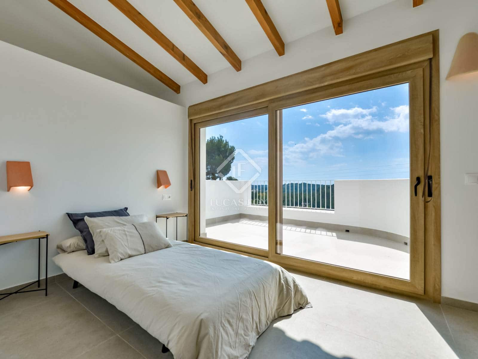 5 bedroom Villa for sale in Altea with pool garage - € 1,495,000 (Ref: 8914574)