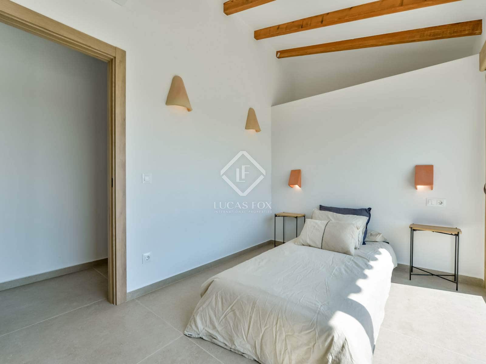 5 bedroom Villa for sale in Altea with pool garage - € 1,495,000 (Ref: 8914574)