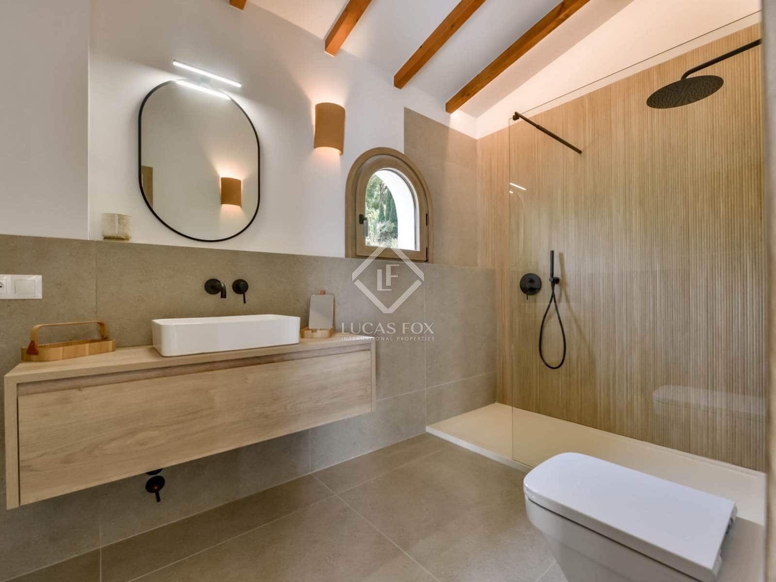 5 bedroom Villa for sale in Altea with pool garage - € 1,495,000 (Ref: 8914574)