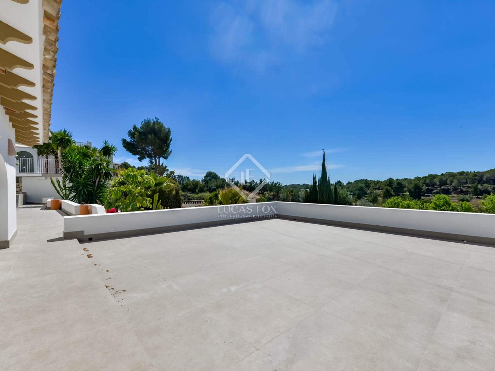 5 bedroom Villa for sale in Altea with pool garage - € 1,495,000 (Ref: 8914574)