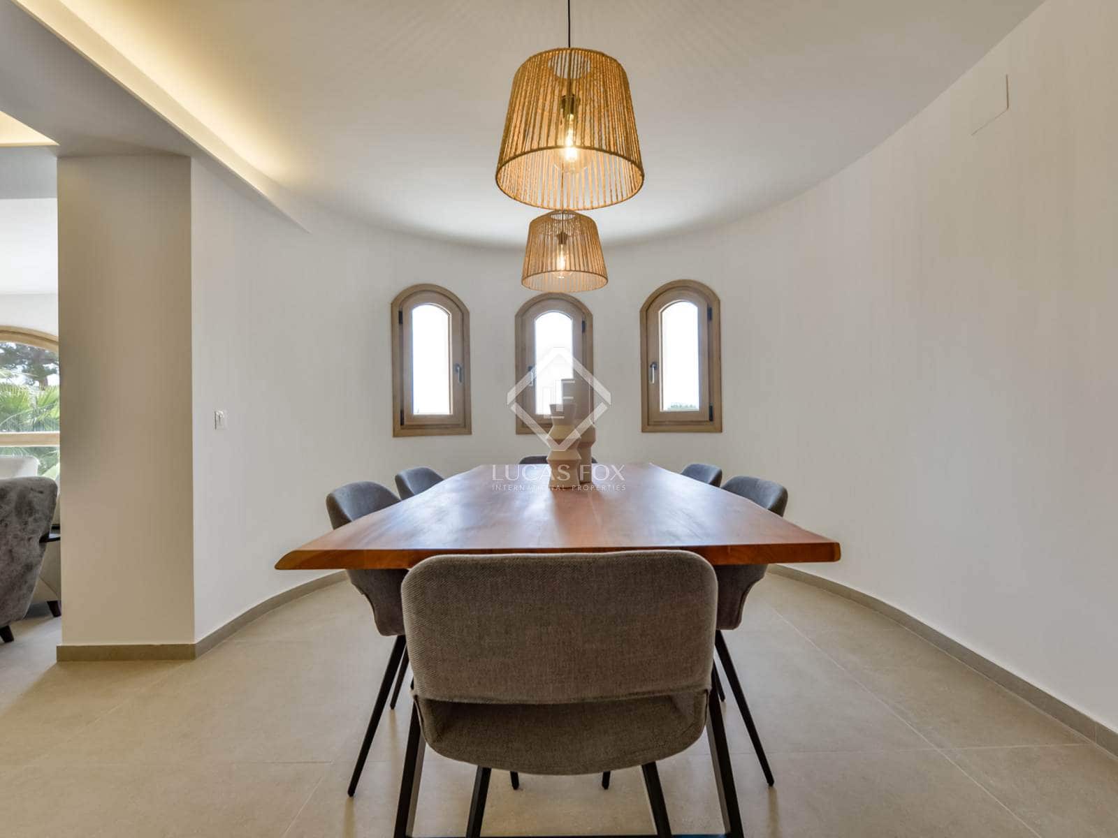 5 bedroom Villa for sale in Altea with pool garage - € 1,495,000 (Ref: 8914574)