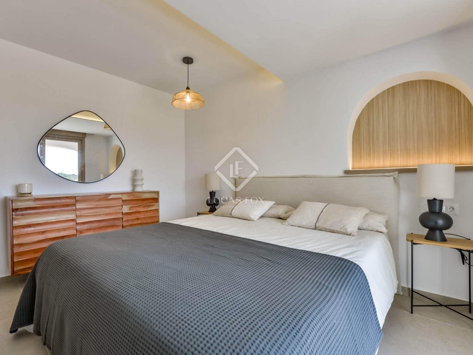 5 bedroom Villa for sale in Altea with pool garage - € 1,495,000 (Ref: 8914574)