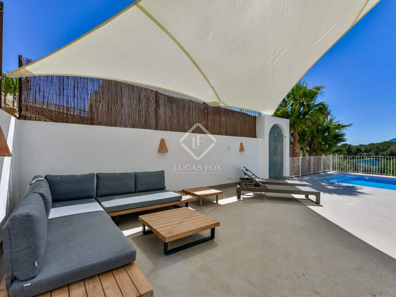 5 bedroom Villa for sale in Altea with pool garage - € 1,495,000 (Ref: 8914574)