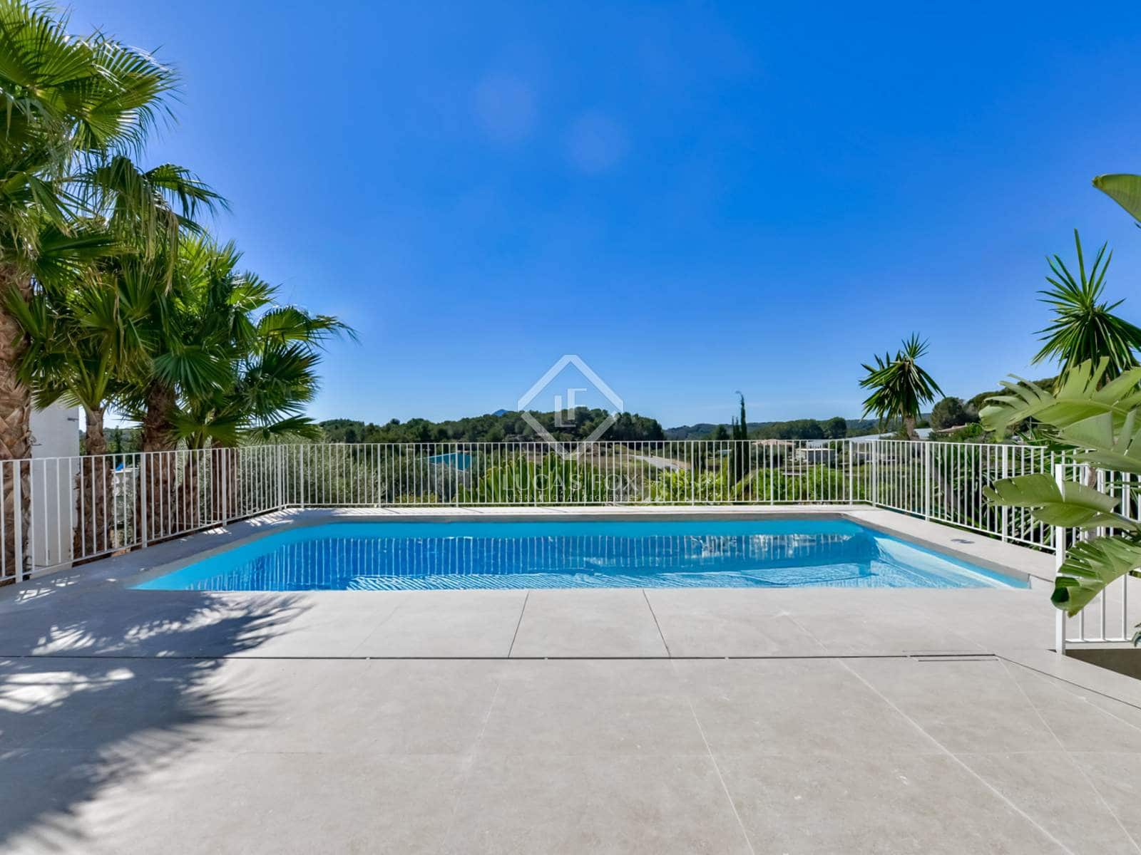 5 bedroom Villa for sale in Altea with pool garage - € 1,495,000 (Ref: 8914574)