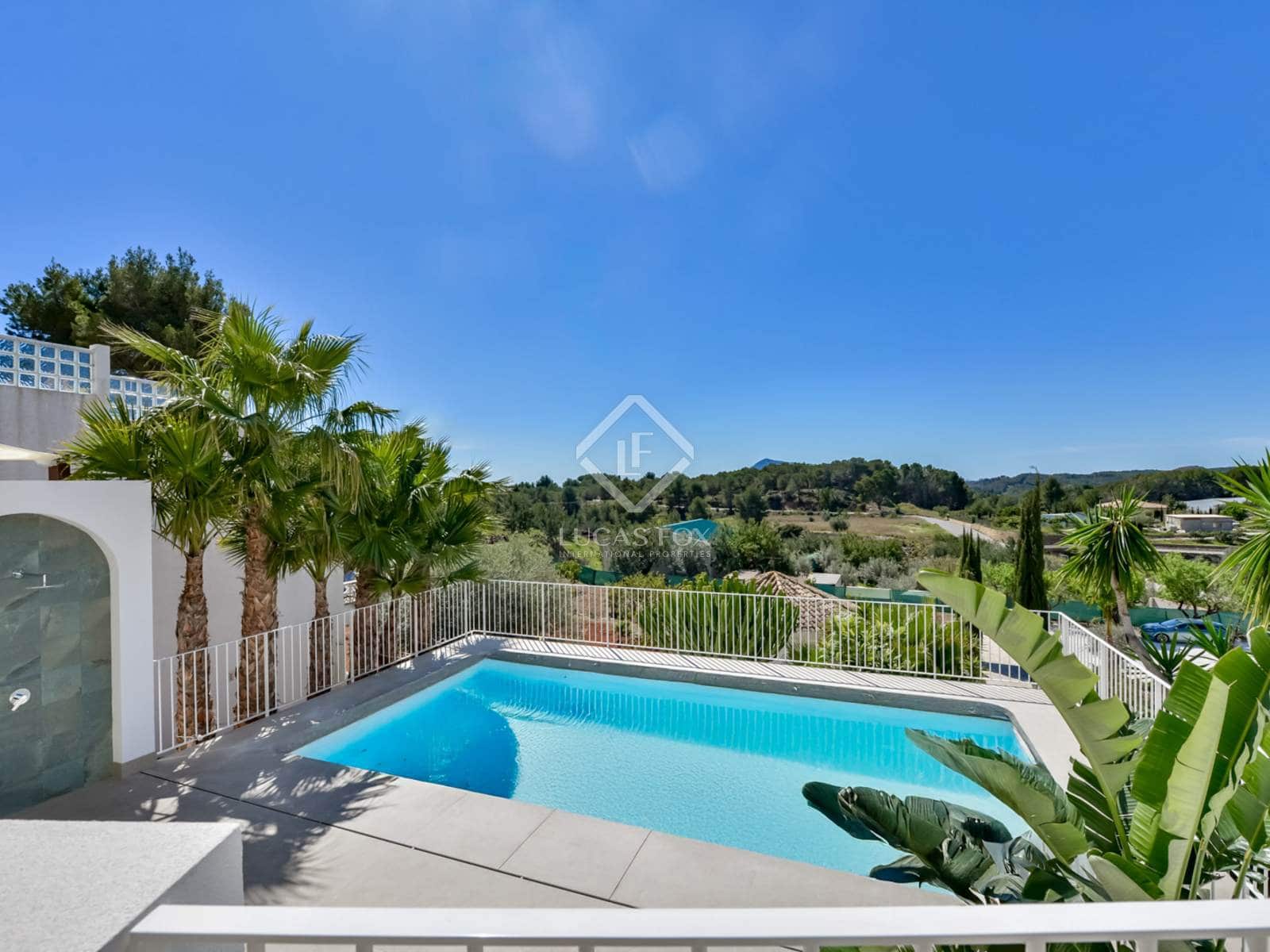 5 bedroom Villa for sale in Altea with pool garage - € 1,495,000 (Ref: 8914574)