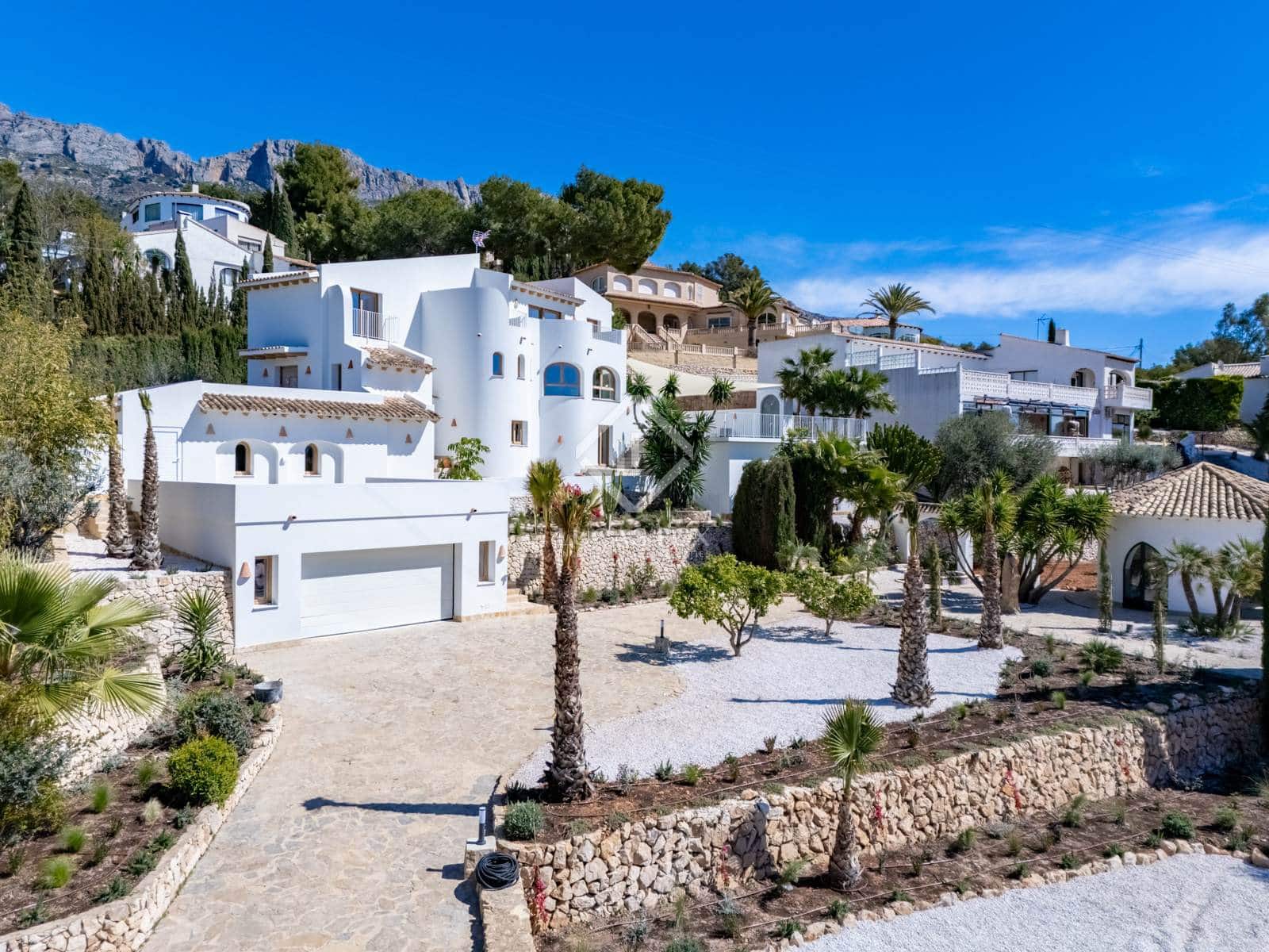 5 bedroom Villa for sale in Altea with pool garage - € 1,495,000 (Ref: 8914574)