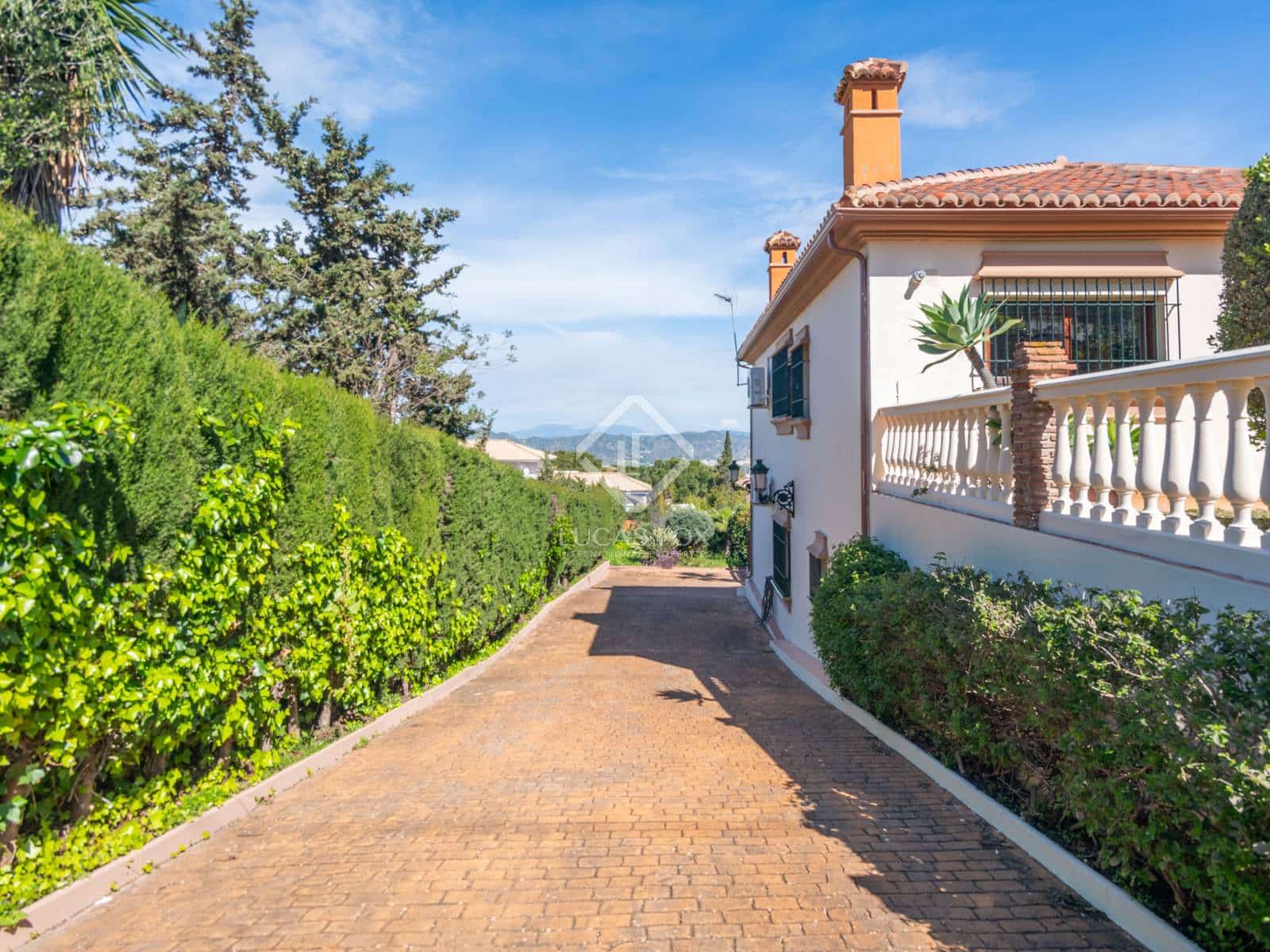 3 soveværelse Villa til salg i Alhaurin de la Torre med swimmingpool garage - € 749.000 (Ref: 8917426)