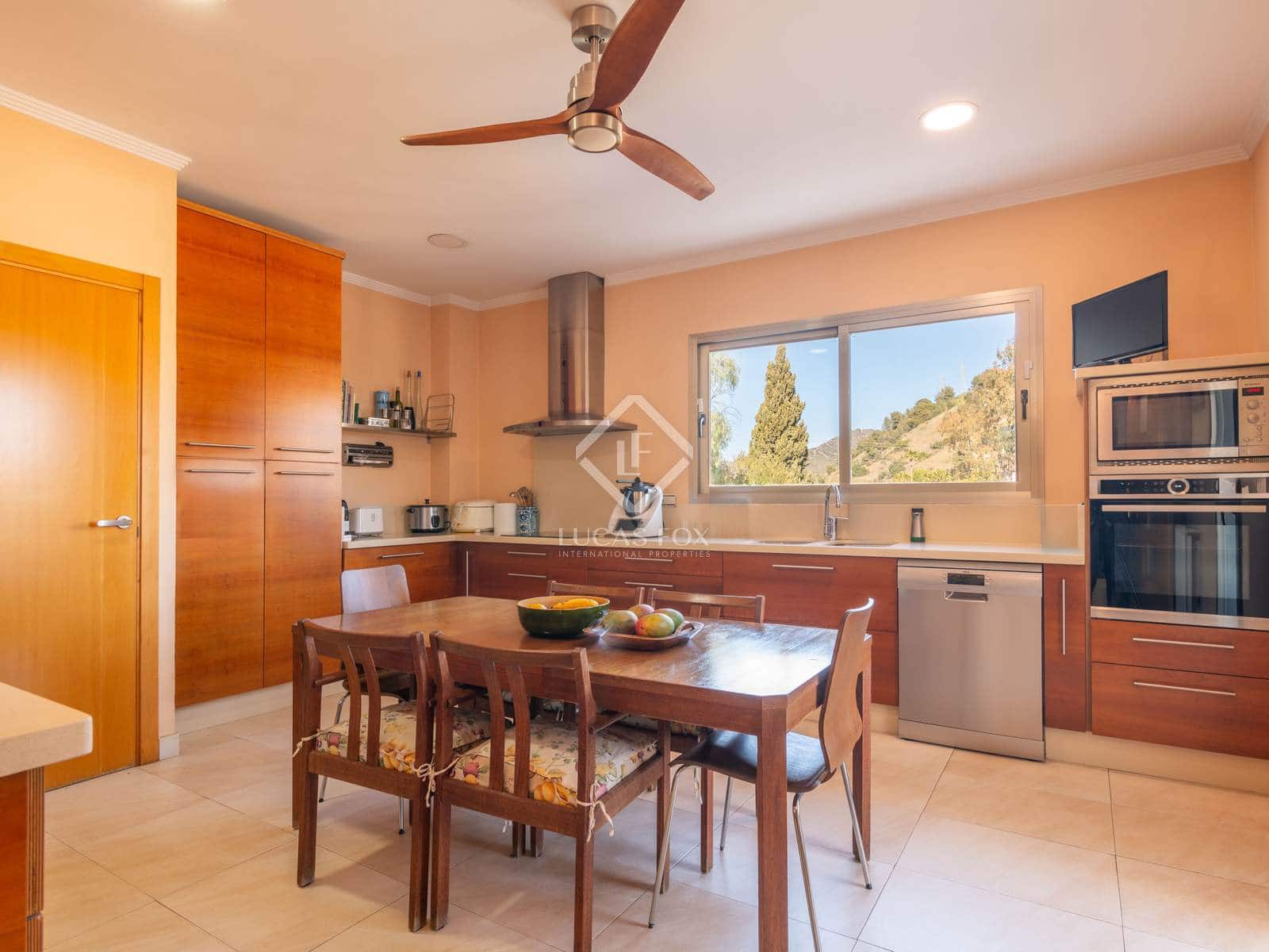 5 slaapkamer Villa te koop in Malaga stad met zwembad garage - € 2.100.000 (Ref: 8917428)