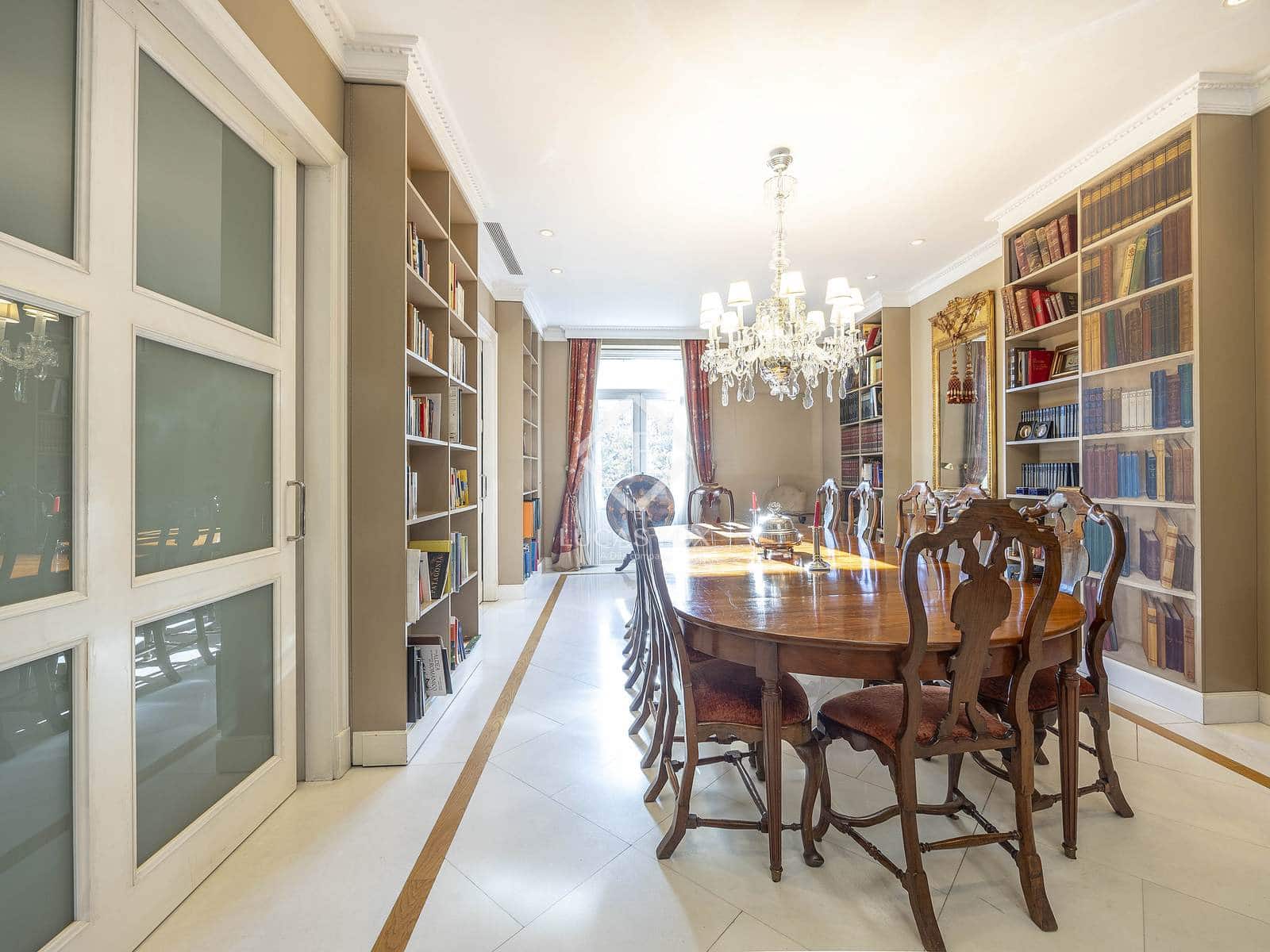 7 slaapkamer Appartement te koop in Valencia stad met garage - € 2.800.000 (Ref: 8917505)