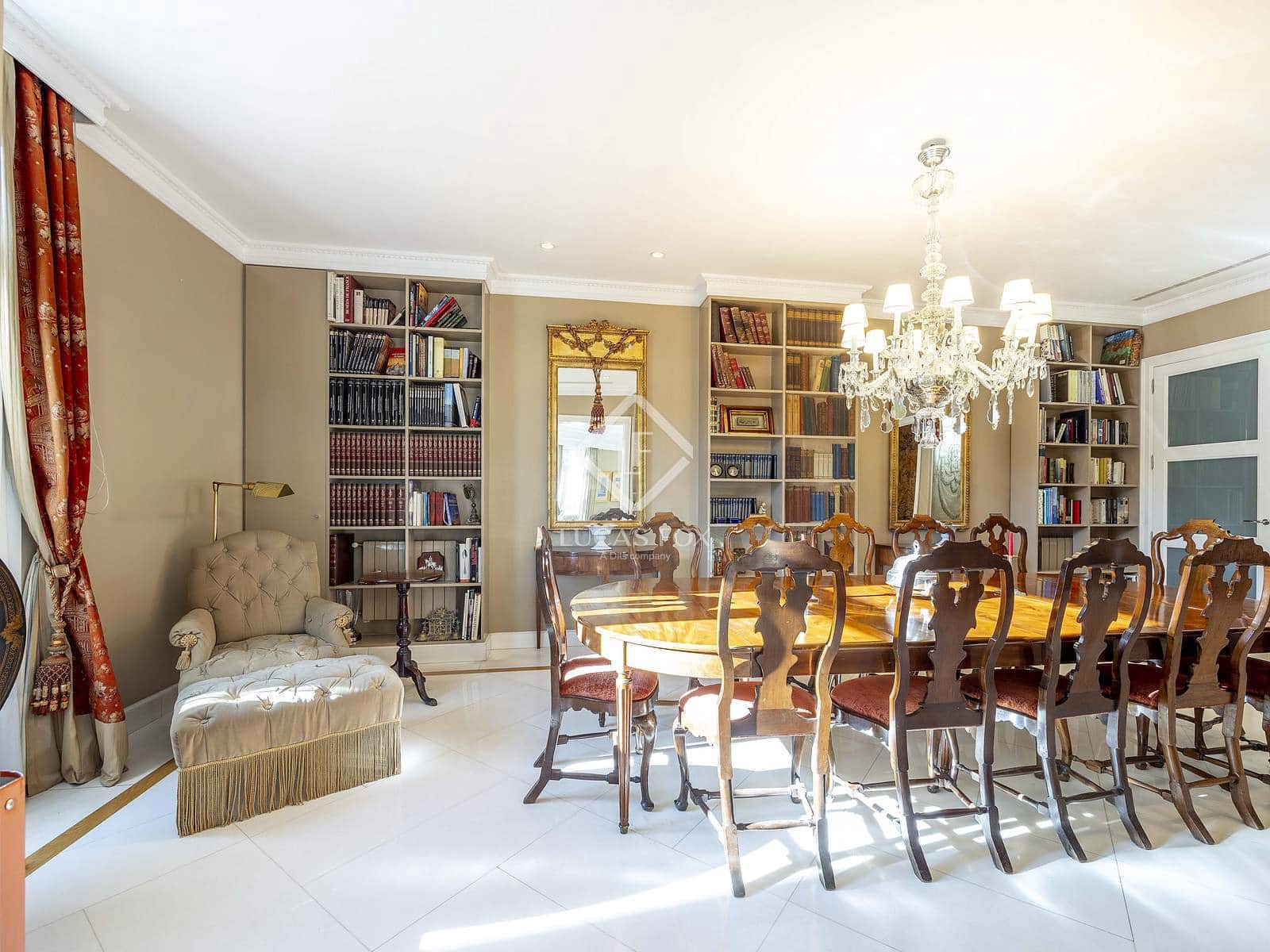 7 slaapkamer Appartement te koop in Valencia stad met garage - € 2.800.000 (Ref: 8917505)