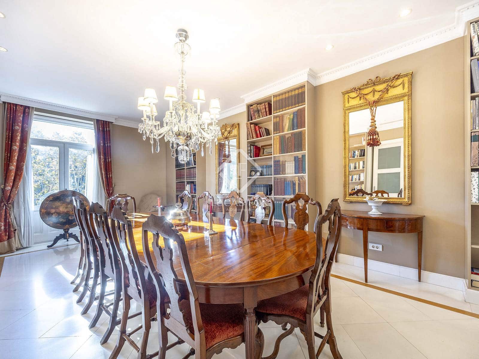 7 slaapkamer Appartement te koop in Valencia stad met garage - € 2.800.000 (Ref: 8917505)