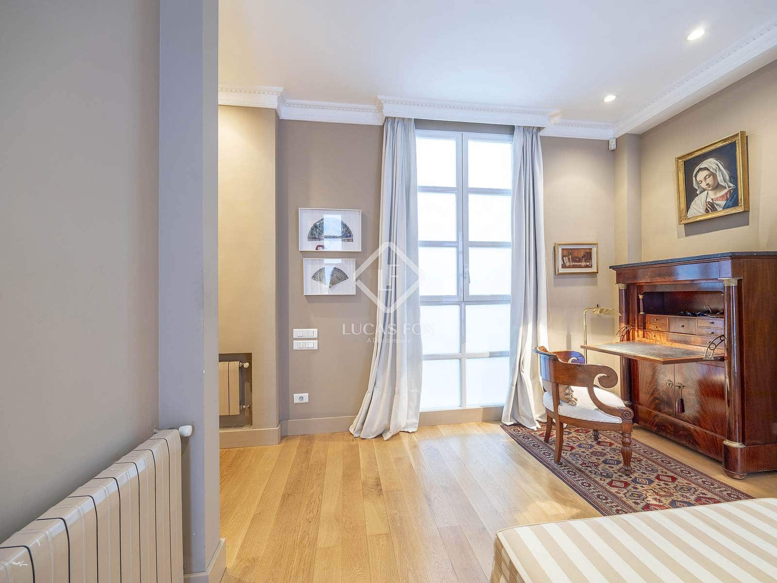 7 slaapkamer Appartement te koop in Valencia stad met garage - € 2.800.000 (Ref: 8917505)