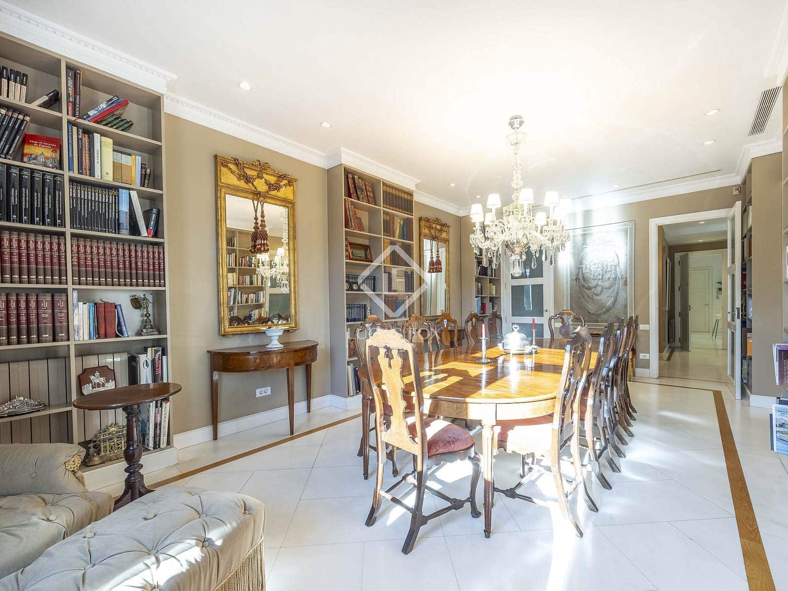 7 slaapkamer Appartement te koop in Valencia stad met garage - € 2.800.000 (Ref: 8917505)