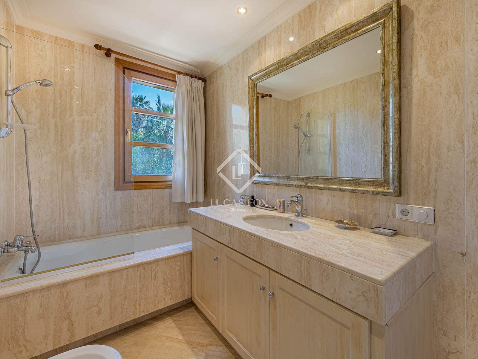 5 bedroom Villa for sale in Nueva Andalucia with pool garage - € 3,495,000 (Ref: 8920043)