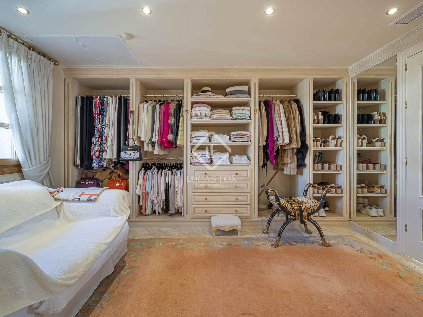 5 bedroom Villa for sale in Nueva Andalucia with pool garage - € 3,495,000 (Ref: 8920043)