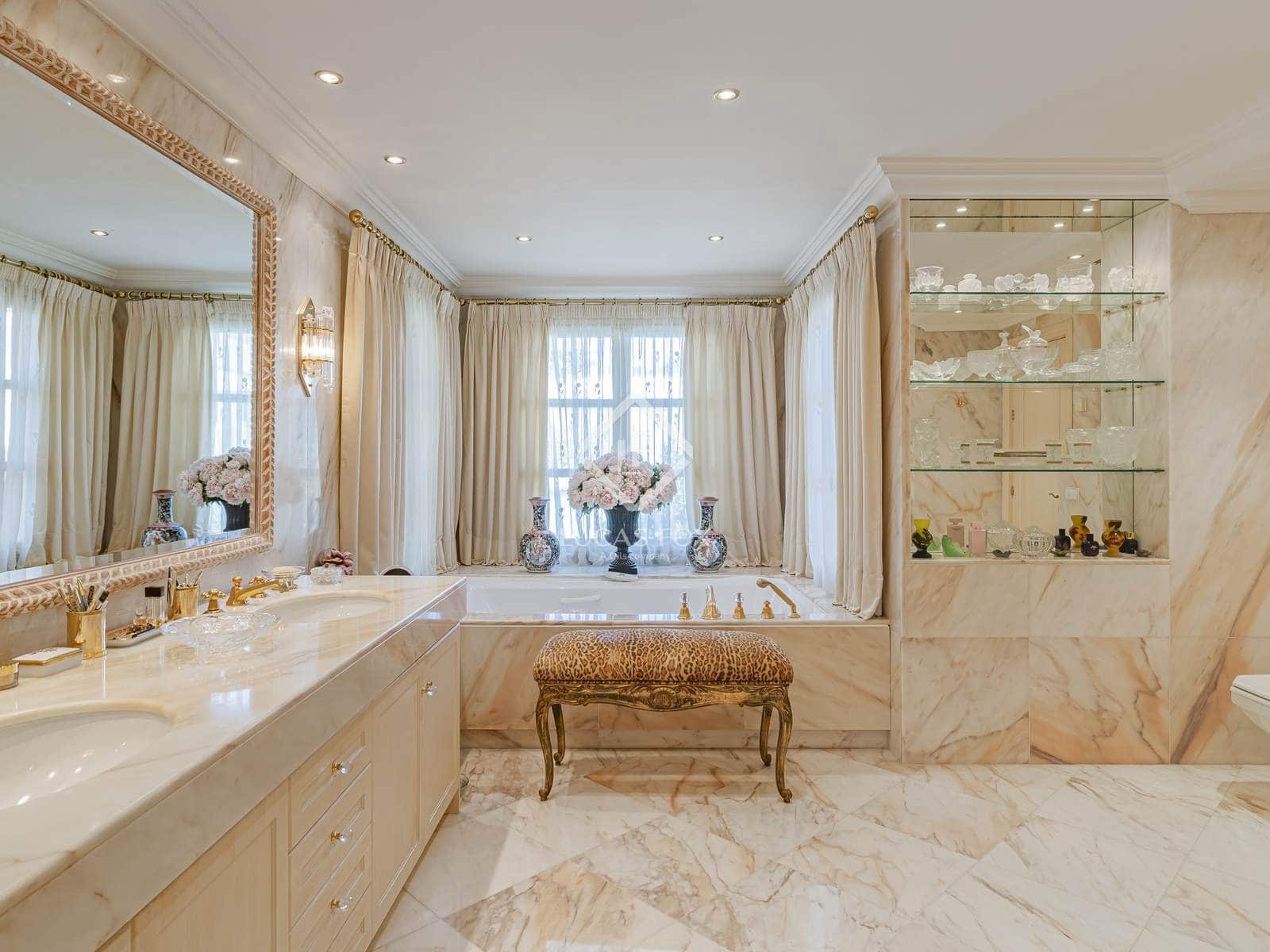 5 bedroom Villa for sale in Nueva Andalucia with pool garage - € 3,495,000 (Ref: 8920043)