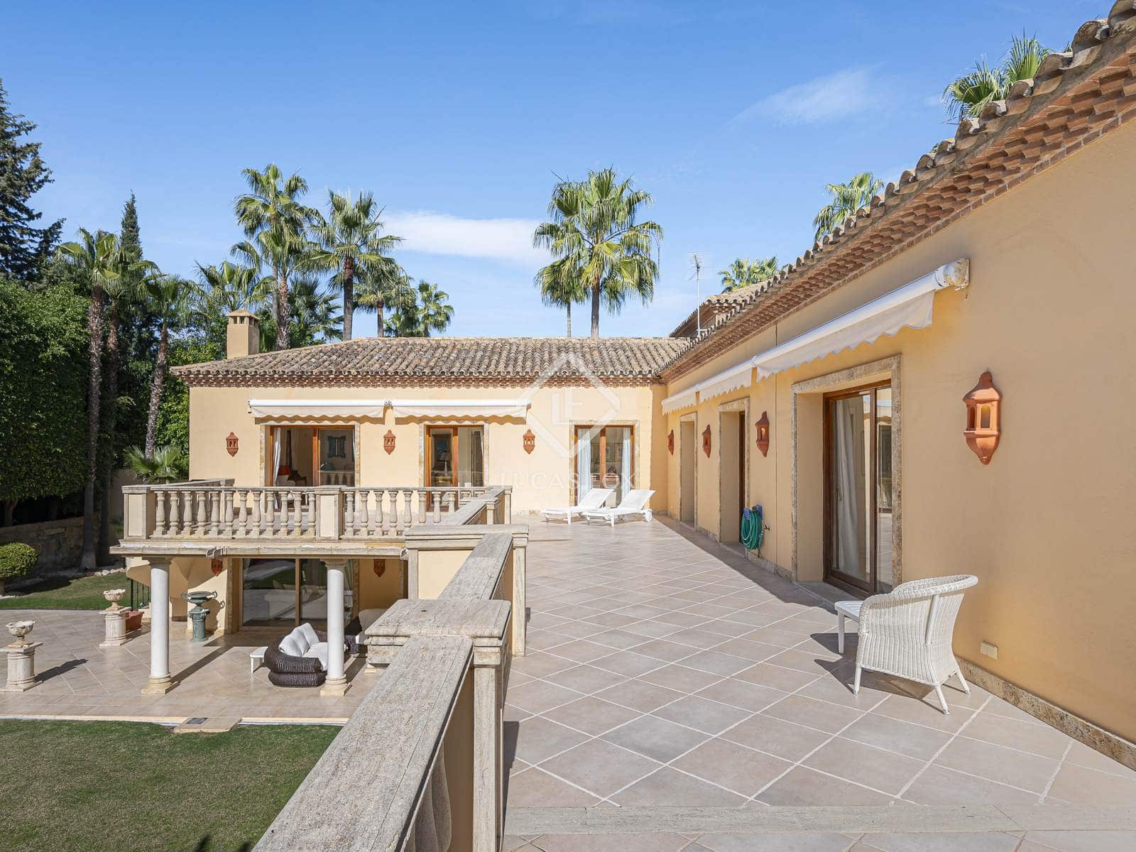 5 bedroom Villa for sale in Nueva Andalucia with pool garage - € 3,495,000 (Ref: 8920043)