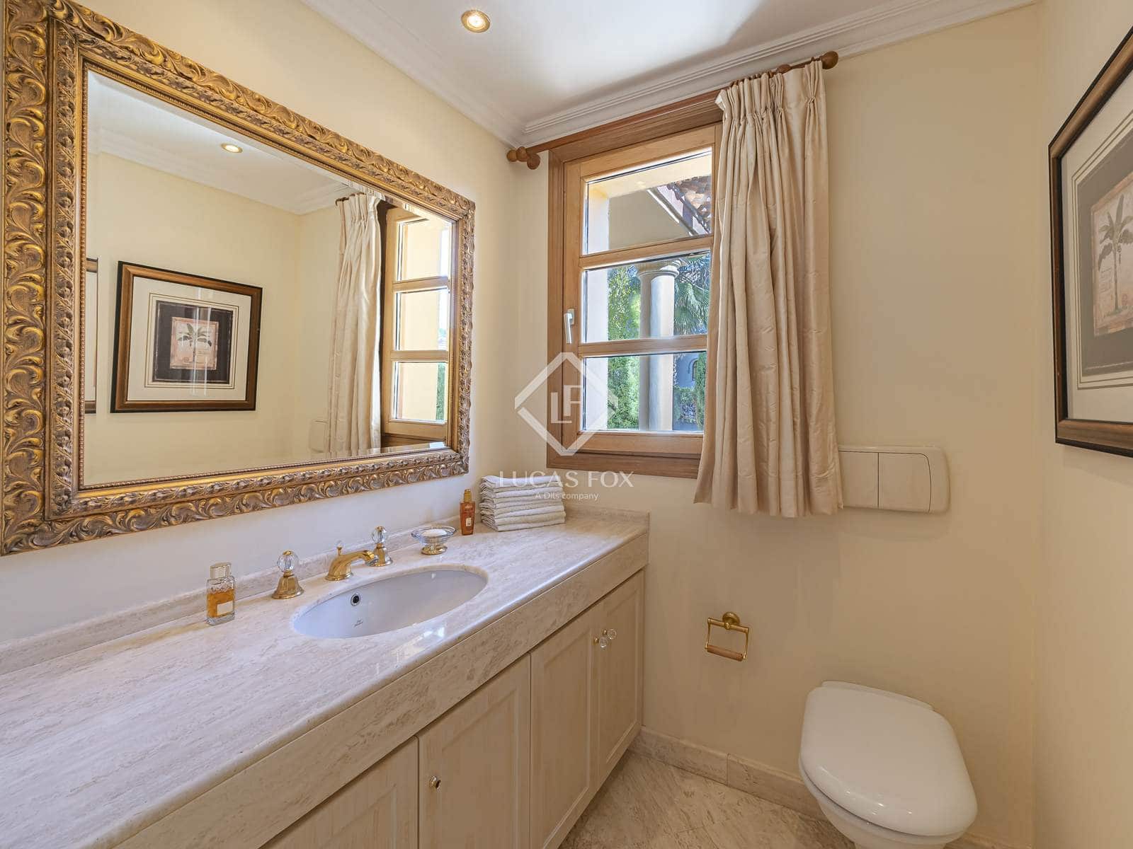 5 bedroom Villa for sale in Nueva Andalucia with pool garage - € 3,495,000 (Ref: 8920043)