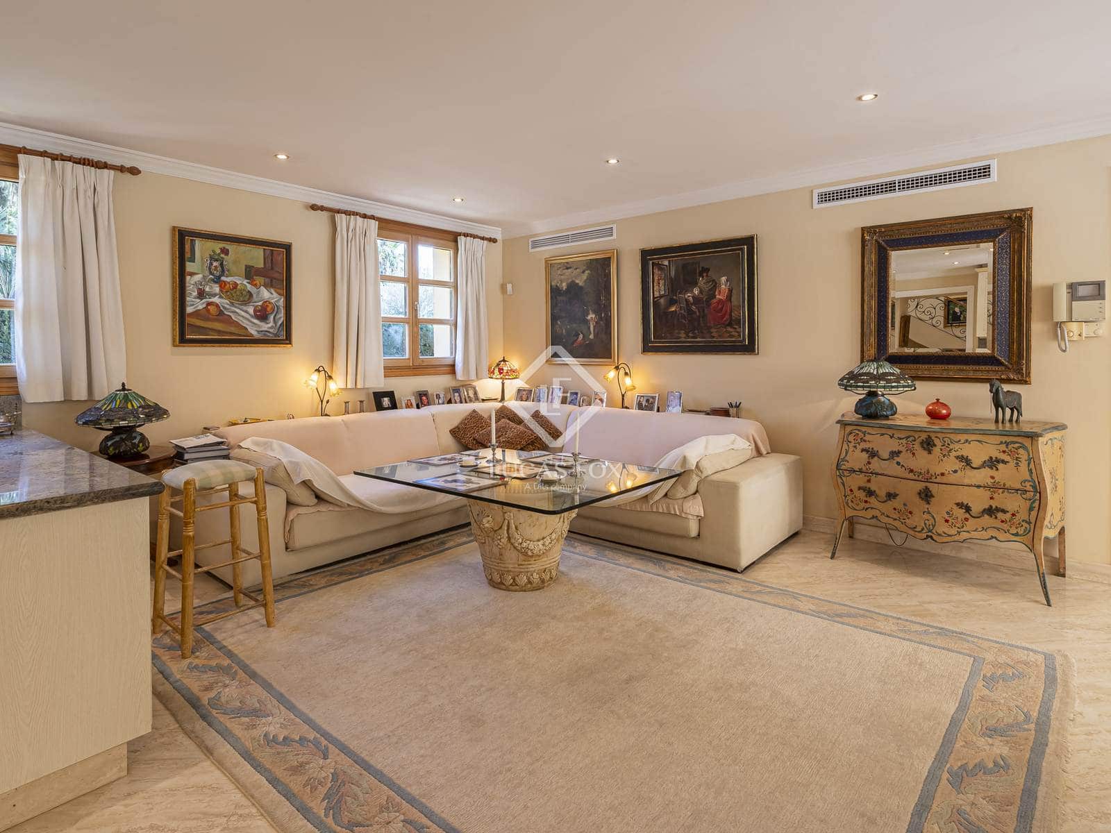 5 bedroom Villa for sale in Nueva Andalucia with pool garage - € 3,495,000 (Ref: 8920043)