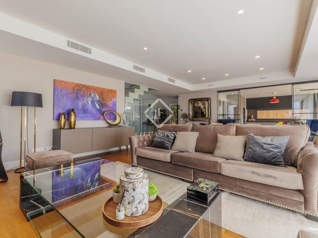 5 bedroom Villa for sale in Las Rozas de Madrid with pool - € 2,400,000 (Ref: 8925105)