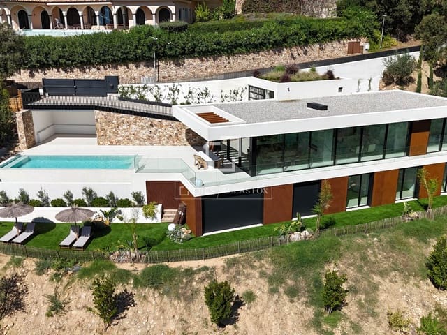 Chalet de 5 habitaciones en Platja d'Aro, Castell-Platja d'Aro en venta con piscina garaje - 3.250.000 € (Ref: 8925325)