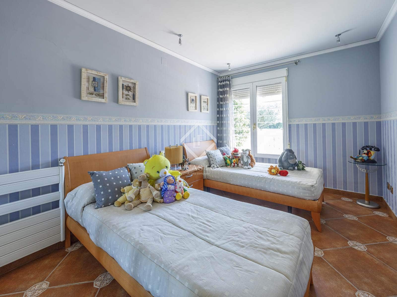 4 soveværelse Villa til salg i Montserrat med swimmingpool garage - € 930.000 (Ref: 8928079)