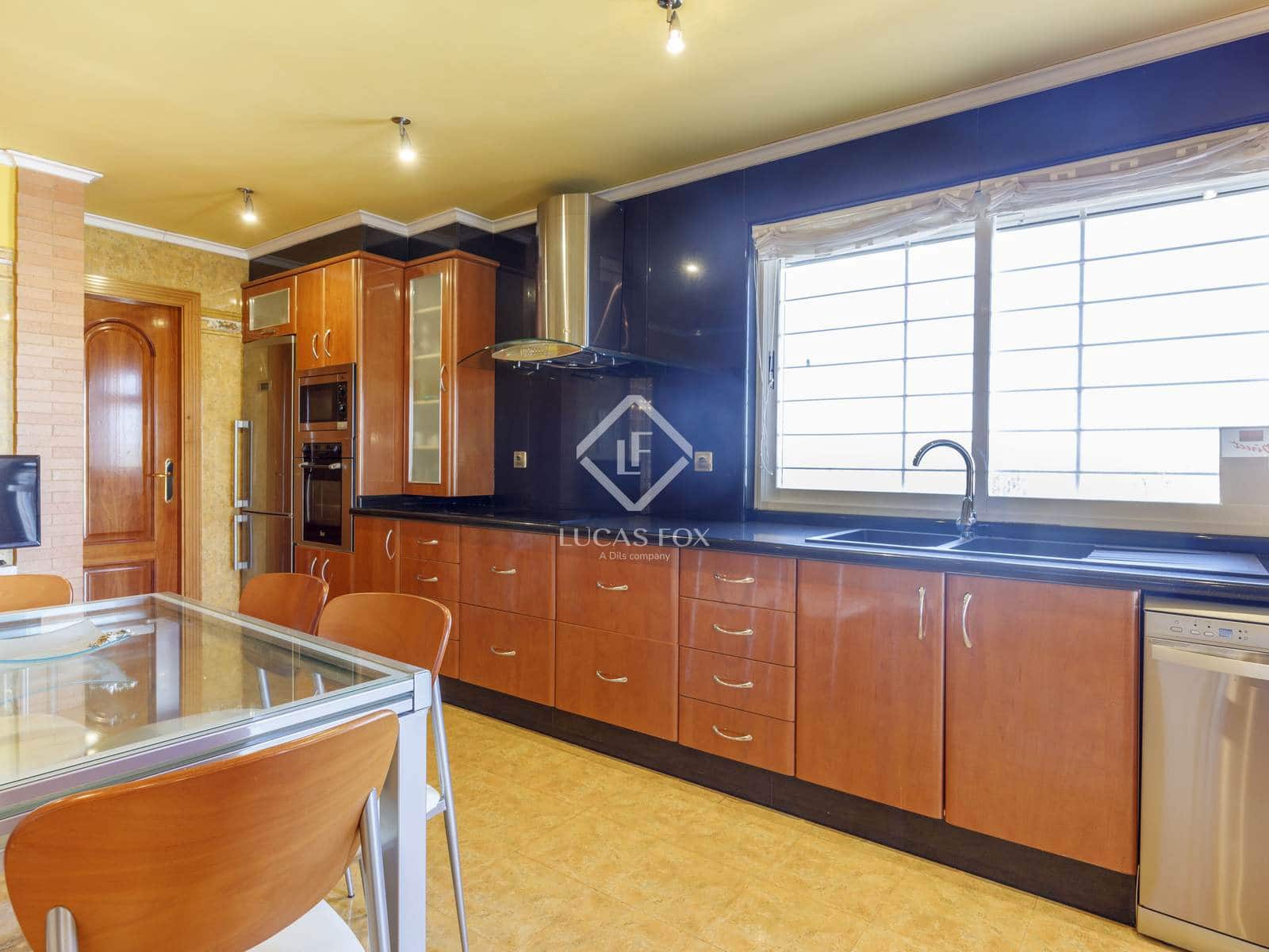 4 soveværelse Villa til salg i Montserrat med swimmingpool garage - € 930.000 (Ref: 8928079)