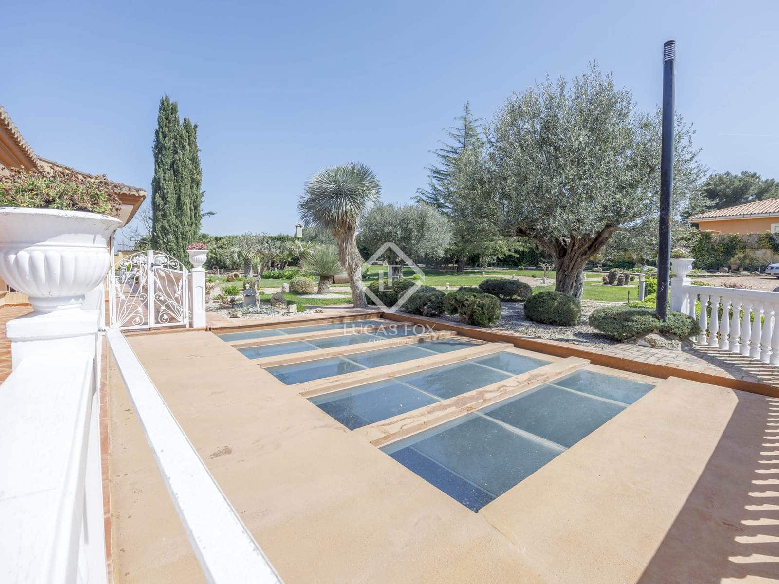 4 soveværelse Villa til salg i Montserrat med swimmingpool garage - € 930.000 (Ref: 8928079)