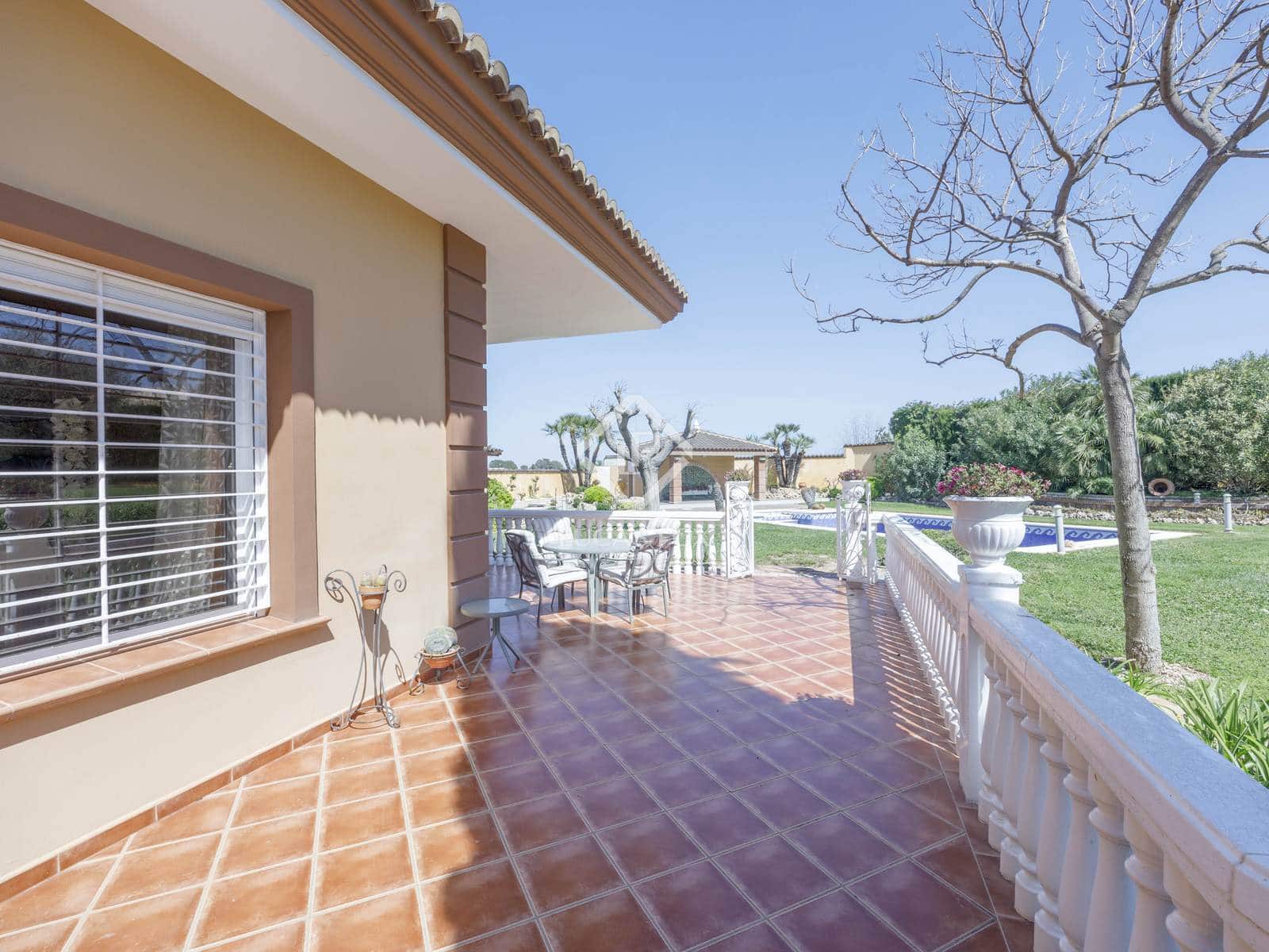 4 soveværelse Villa til salg i Montserrat med swimmingpool garage - € 930.000 (Ref: 8928079)