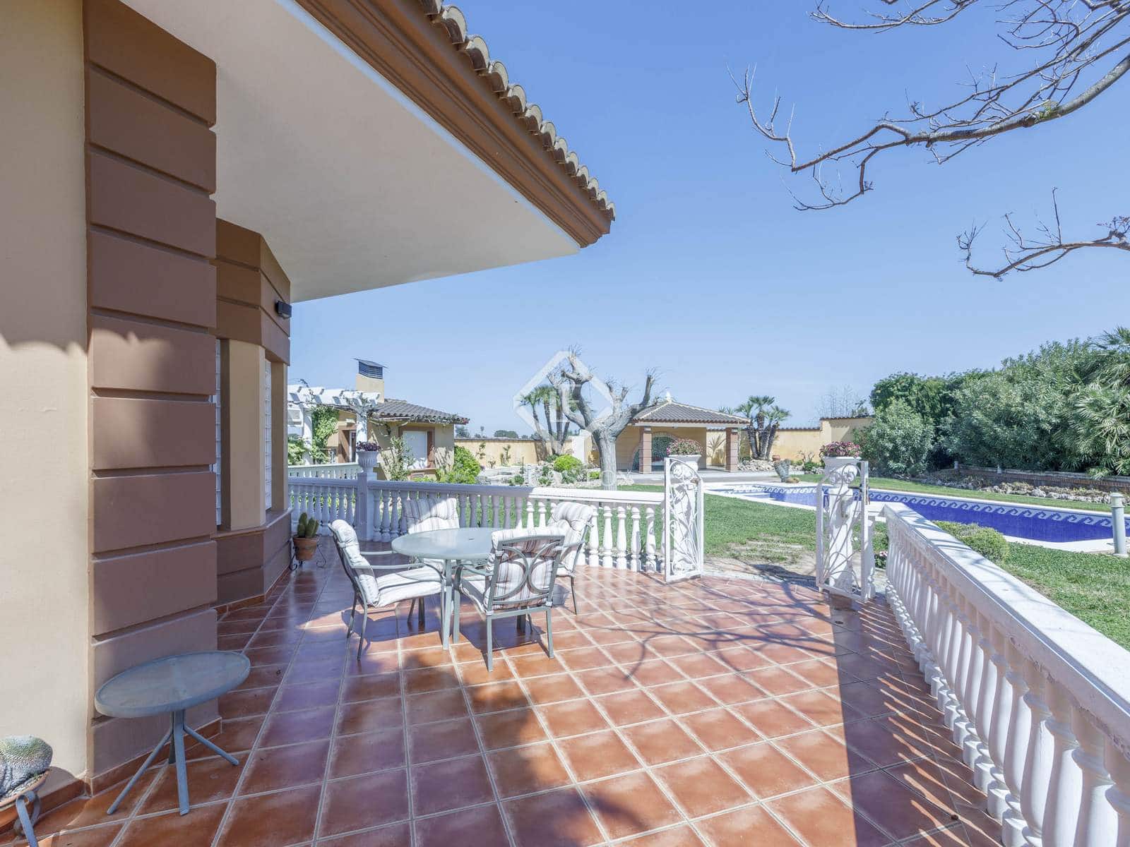 4 soveværelse Villa til salg i Montserrat med swimmingpool garage - € 930.000 (Ref: 8928079)