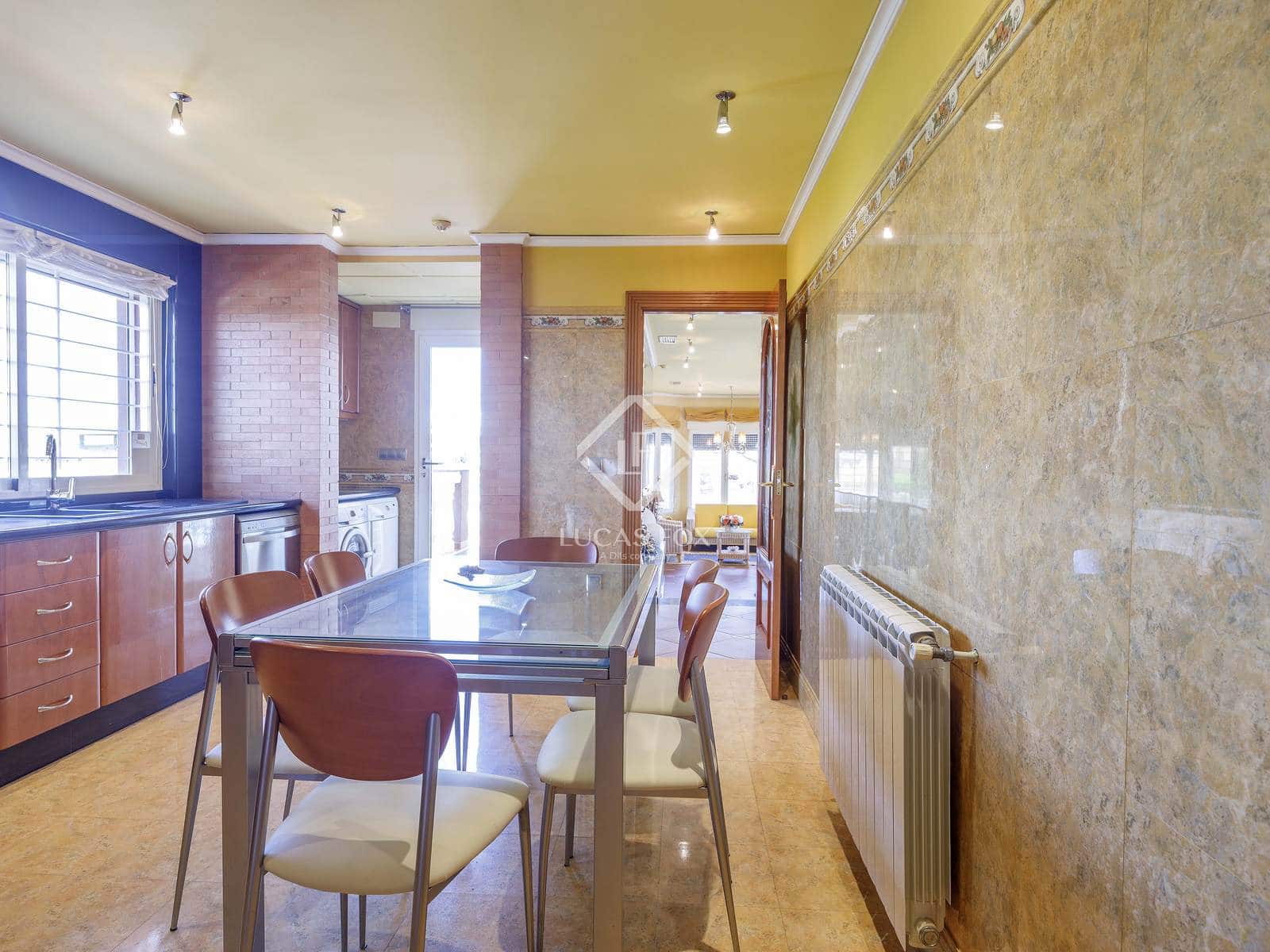 4 soveværelse Villa til salg i Montserrat med swimmingpool garage - € 930.000 (Ref: 8928079)