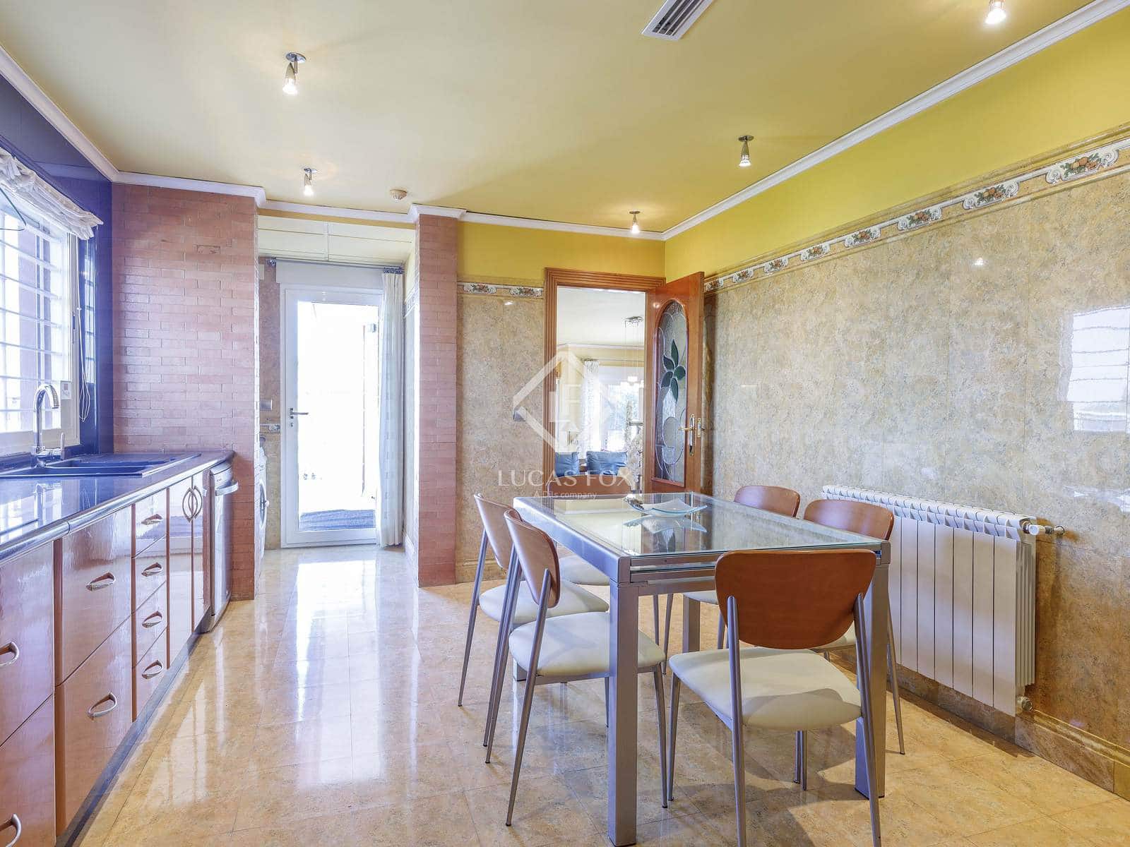 4 soveværelse Villa til salg i Montserrat med swimmingpool garage - € 930.000 (Ref: 8928079)