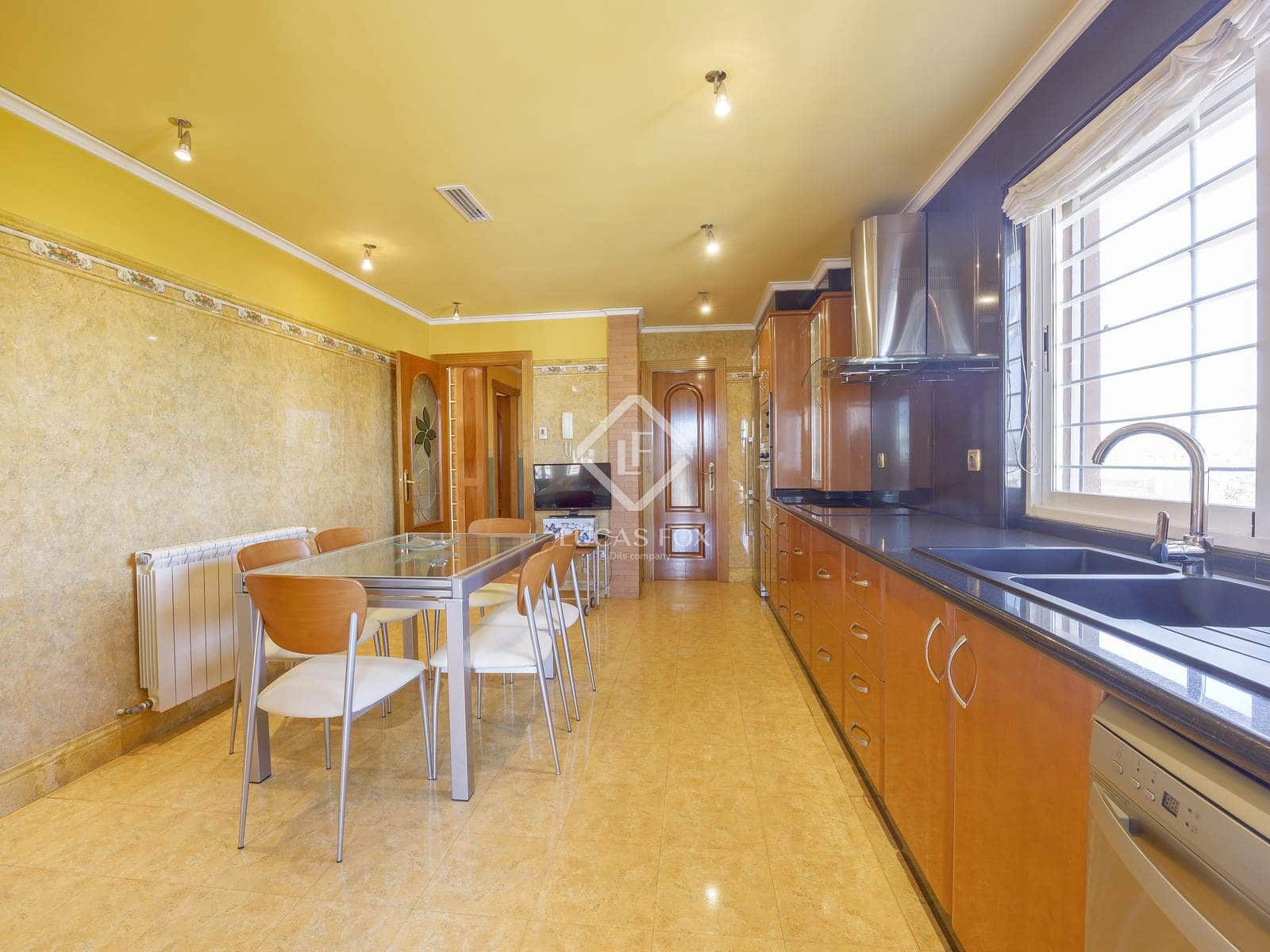 4 soveværelse Villa til salg i Montserrat med swimmingpool garage - € 930.000 (Ref: 8928079)