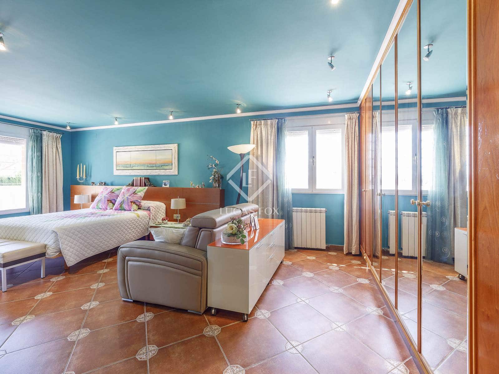 4 soveværelse Villa til salg i Montserrat med swimmingpool garage - € 930.000 (Ref: 8928079)