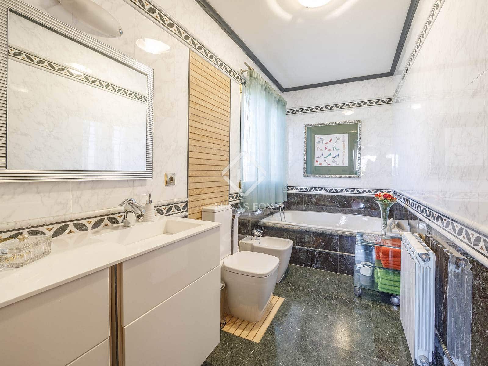 4 soveværelse Villa til salg i Montserrat med swimmingpool garage - € 930.000 (Ref: 8928079)