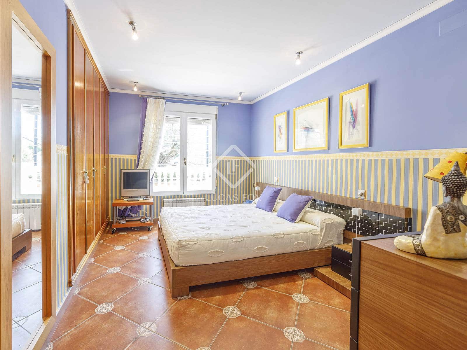 4 soveværelse Villa til salg i Montserrat med swimmingpool garage - € 930.000 (Ref: 8928079)