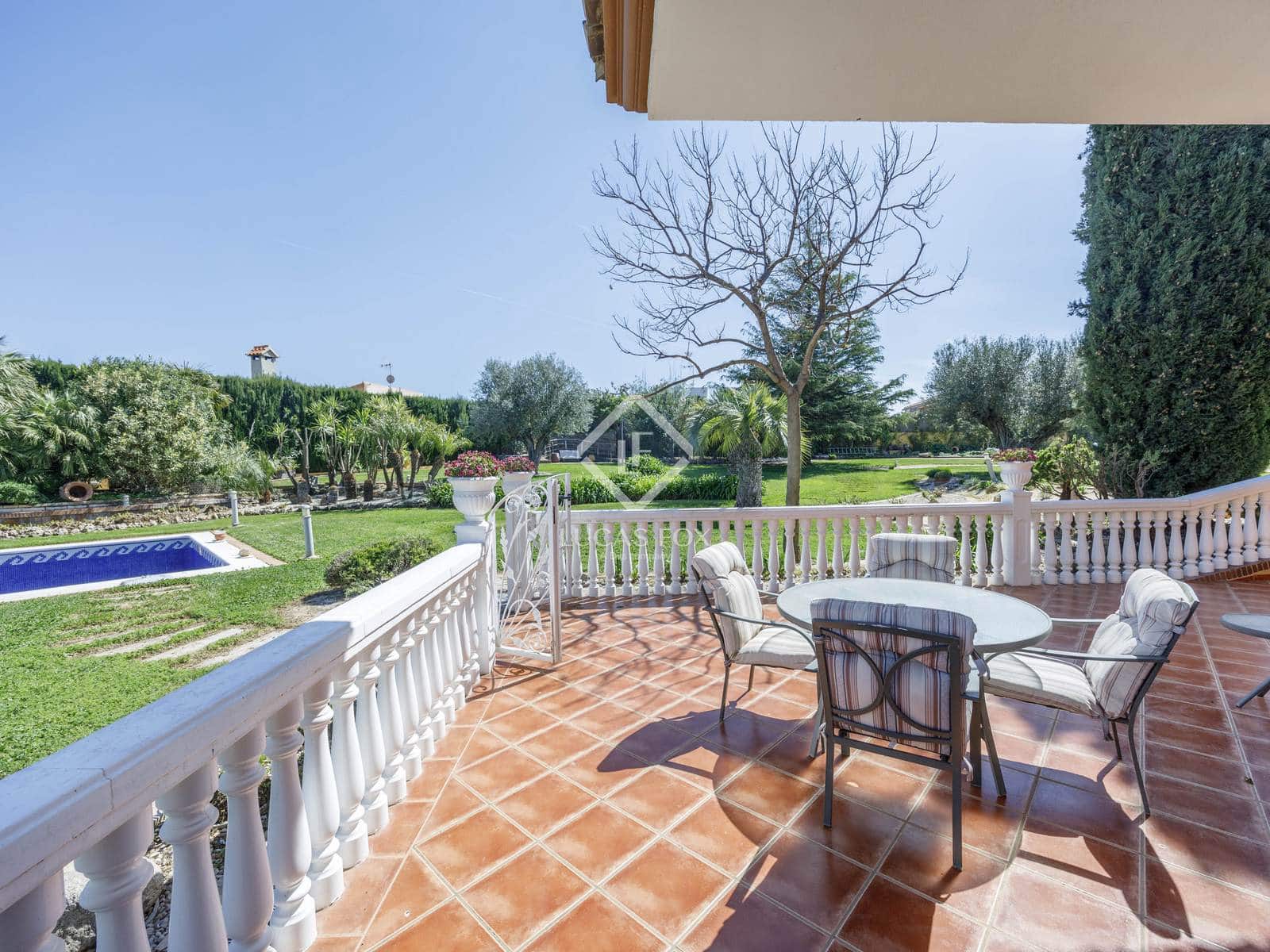 4 soveværelse Villa til salg i Montserrat med swimmingpool garage - € 930.000 (Ref: 8928079)