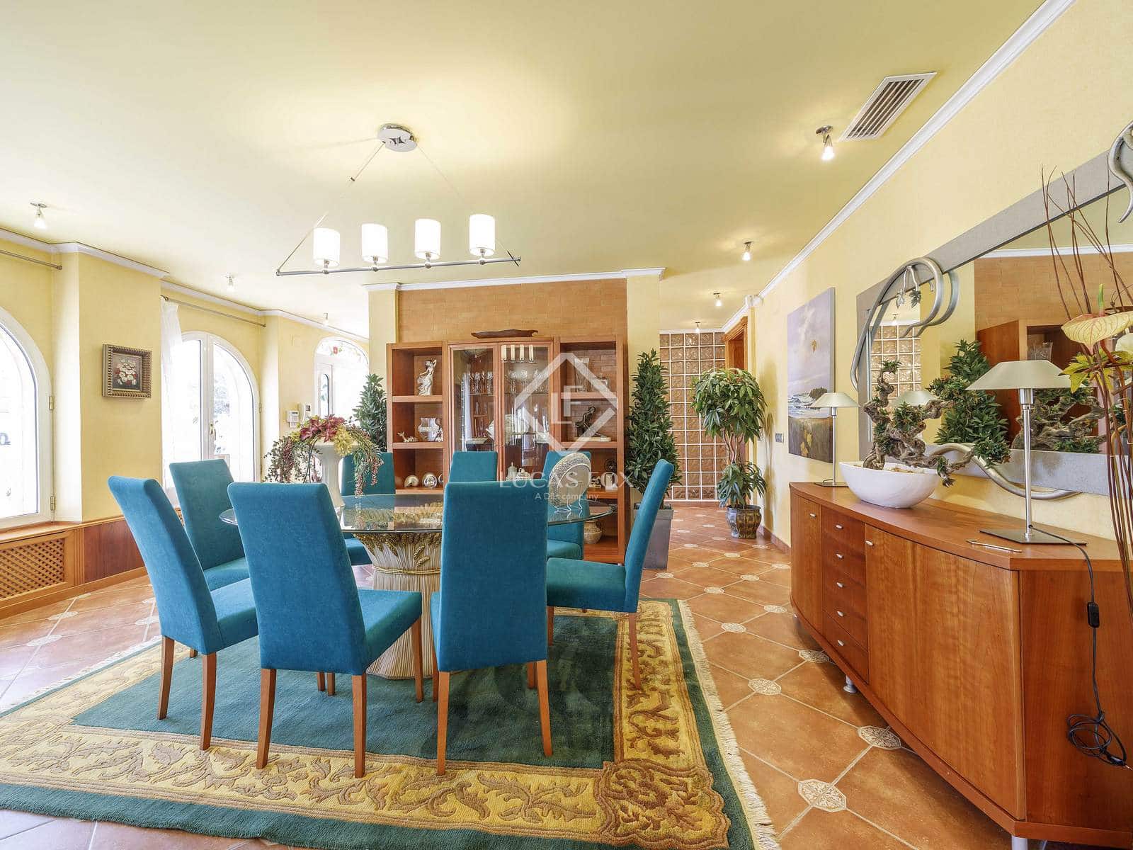 4 soveværelse Villa til salg i Montserrat med swimmingpool garage - € 930.000 (Ref: 8928079)