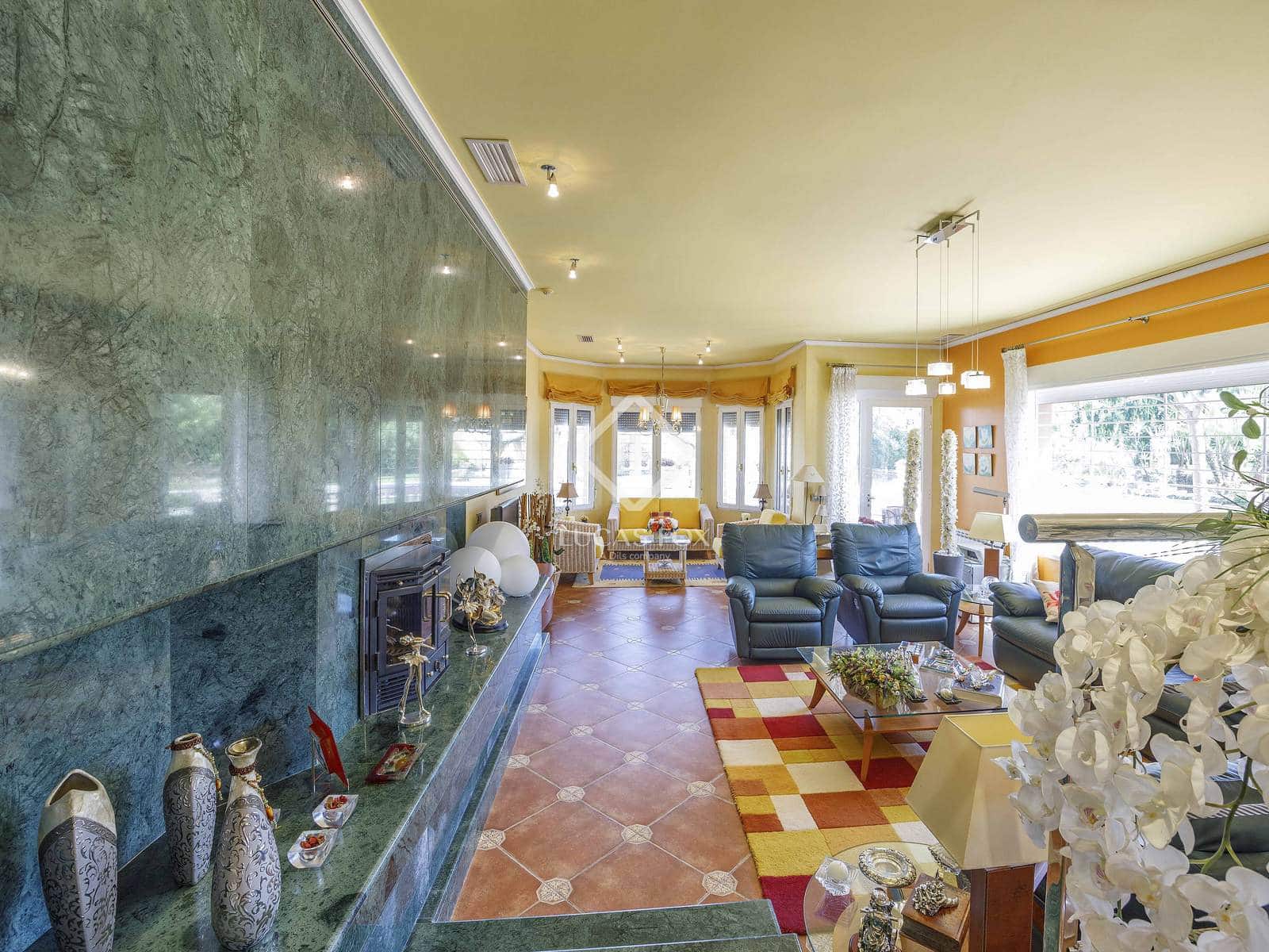 4 soveværelse Villa til salg i Montserrat med swimmingpool garage - € 930.000 (Ref: 8928079)