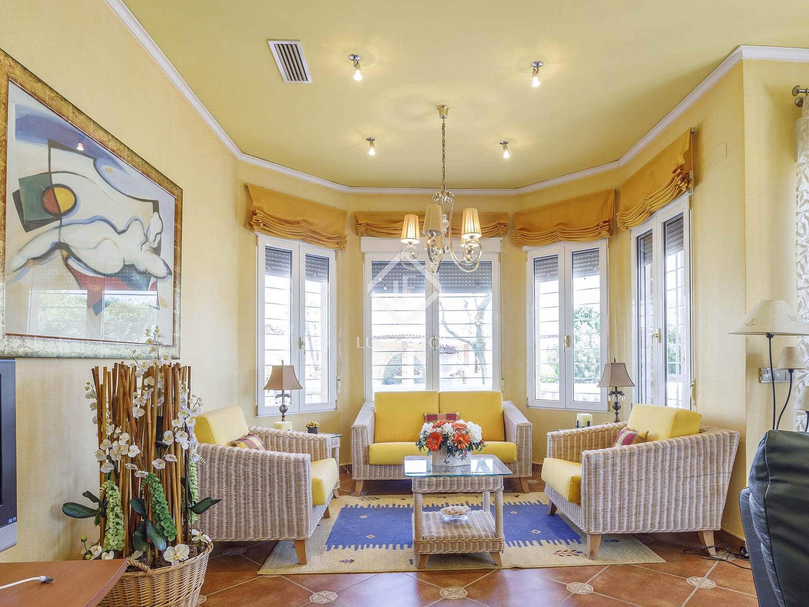 4 soveværelse Villa til salg i Montserrat med swimmingpool garage - € 930.000 (Ref: 8928079)