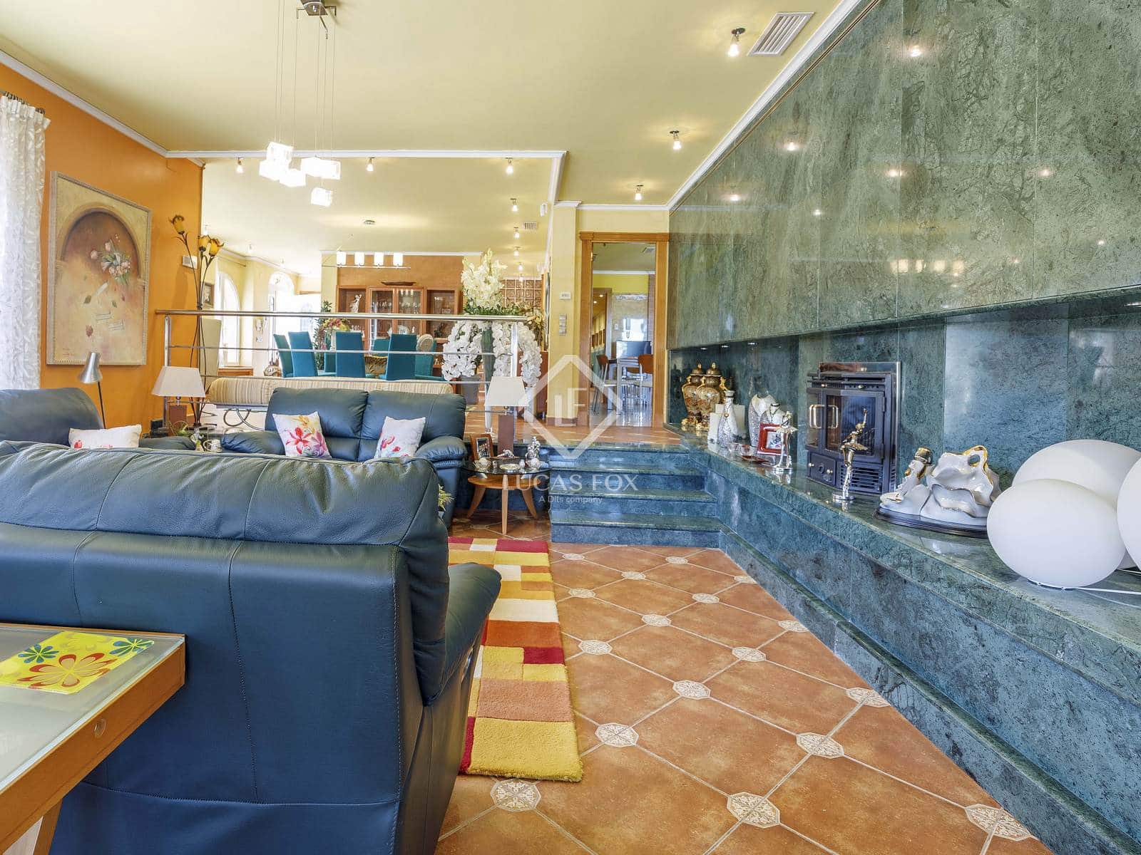 4 soveværelse Villa til salg i Montserrat med swimmingpool garage - € 930.000 (Ref: 8928079)