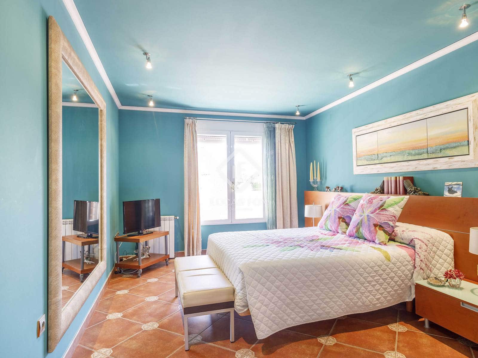 4 soveværelse Villa til salg i Montserrat med swimmingpool garage - € 930.000 (Ref: 8928079)