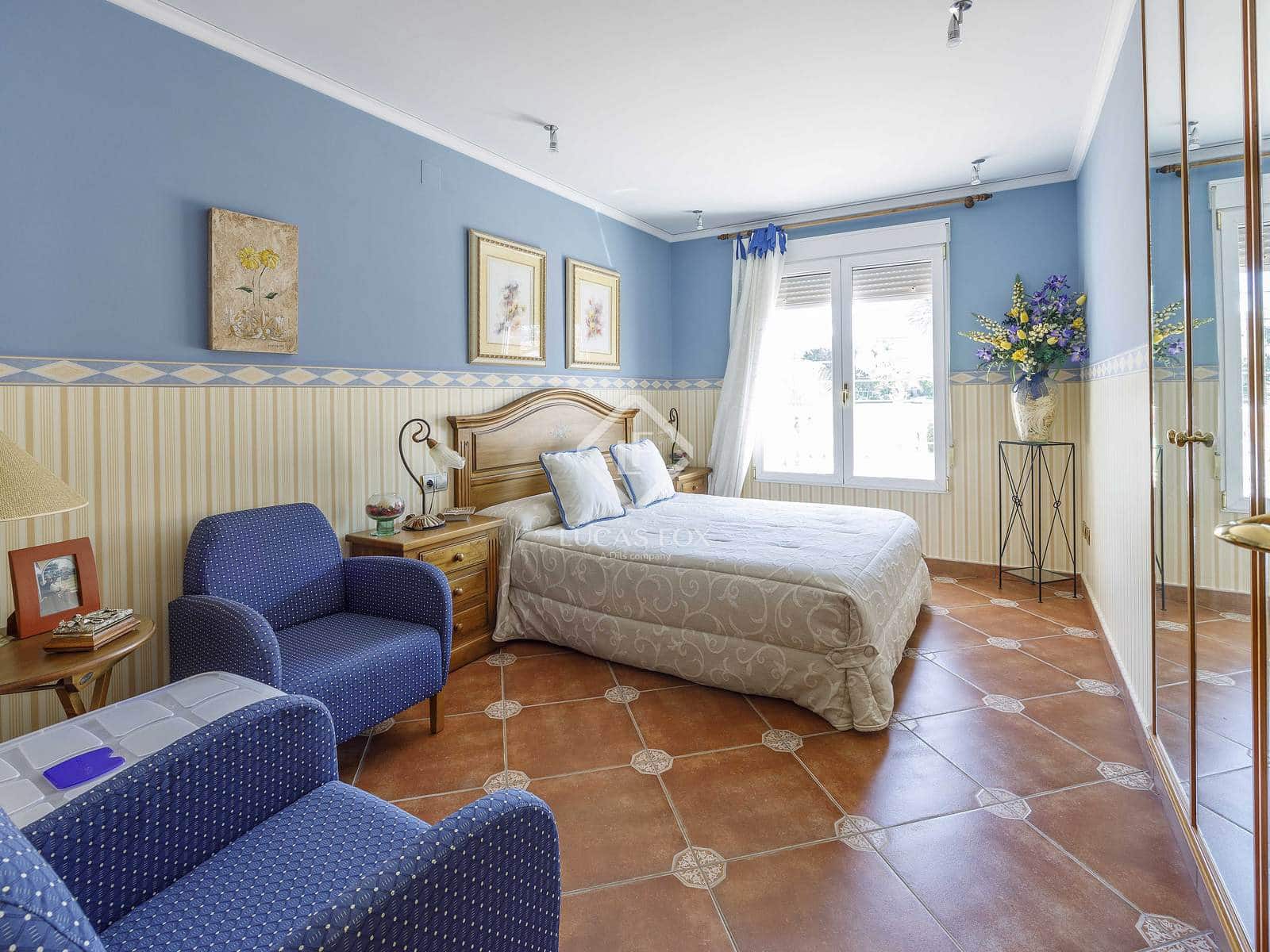 4 soveværelse Villa til salg i Montserrat med swimmingpool garage - € 930.000 (Ref: 8928079)