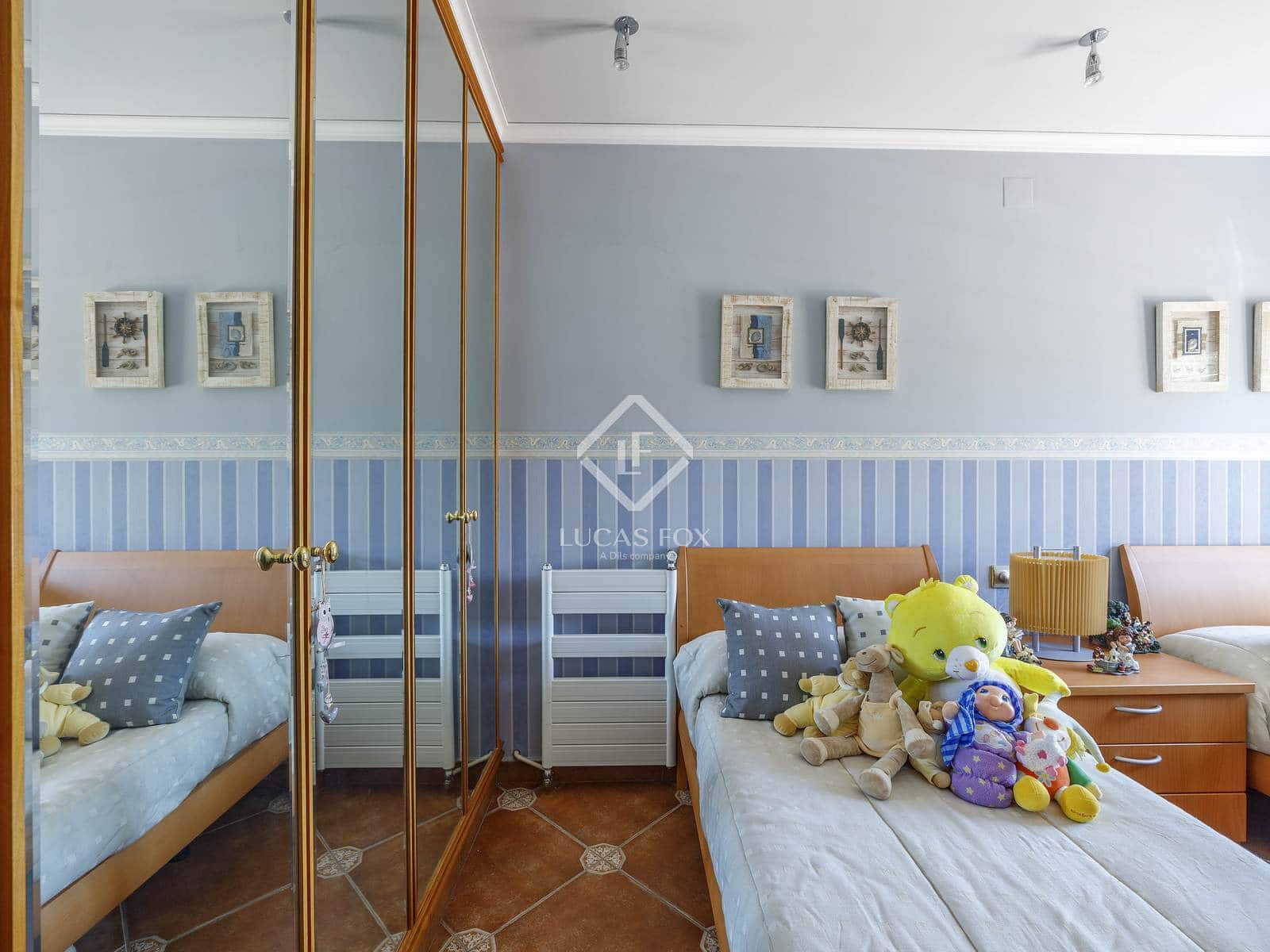 4 soveværelse Villa til salg i Montserrat med swimmingpool garage - € 930.000 (Ref: 8928079)