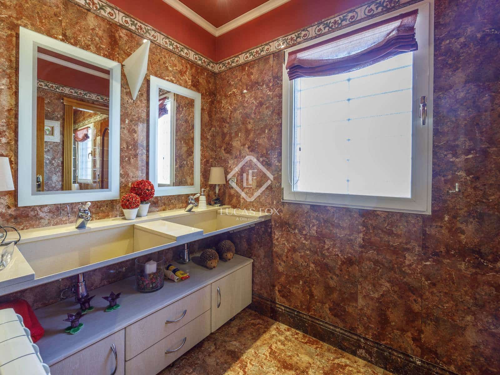 4 soveværelse Villa til salg i Montserrat med swimmingpool garage - € 930.000 (Ref: 8928079)