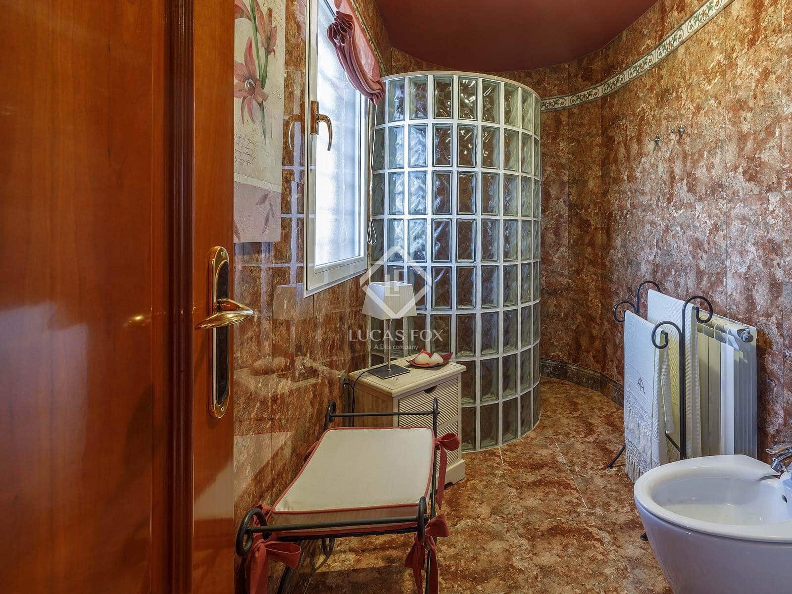 4 soveværelse Villa til salg i Montserrat med swimmingpool garage - € 930.000 (Ref: 8928079)