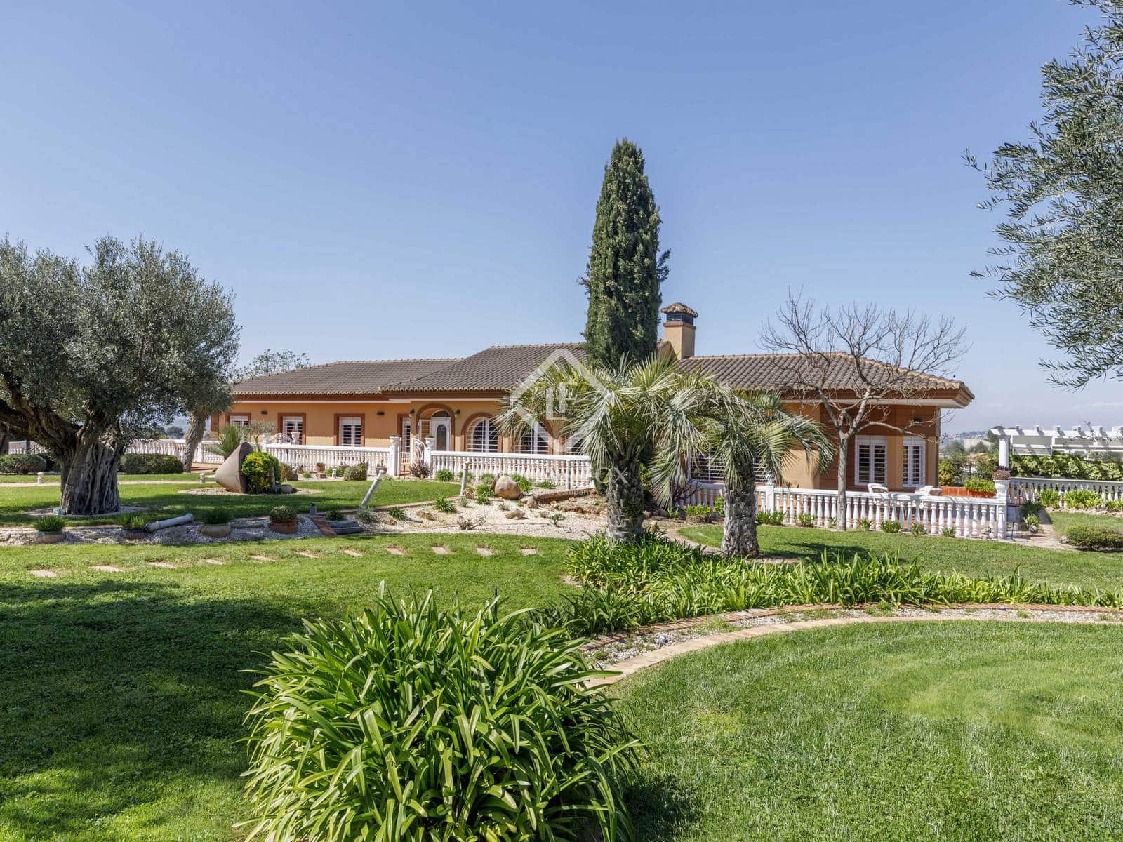 4 soveværelse Villa til salg i Montserrat med swimmingpool garage - € 930.000 (Ref: 8928079)