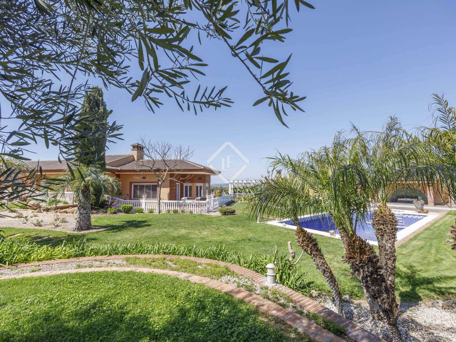 4 soveværelse Villa til salg i Montserrat med swimmingpool garage - € 930.000 (Ref: 8928079)